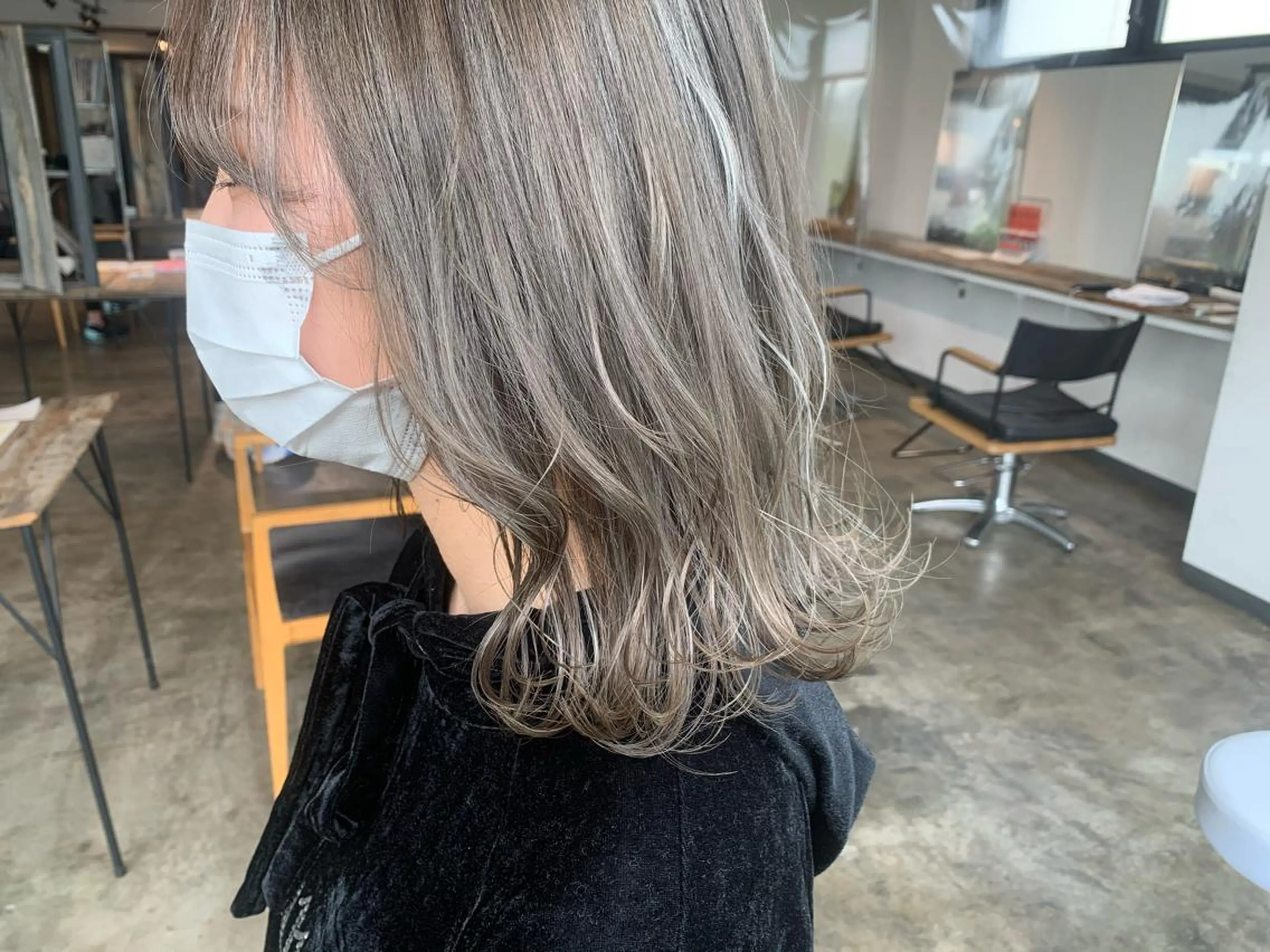 ミディアム カラー グレージュ ハイライトカラー ハイライト ✅ケアブリーチ✅ トヨオカ ノブヒデのヘアスタイル