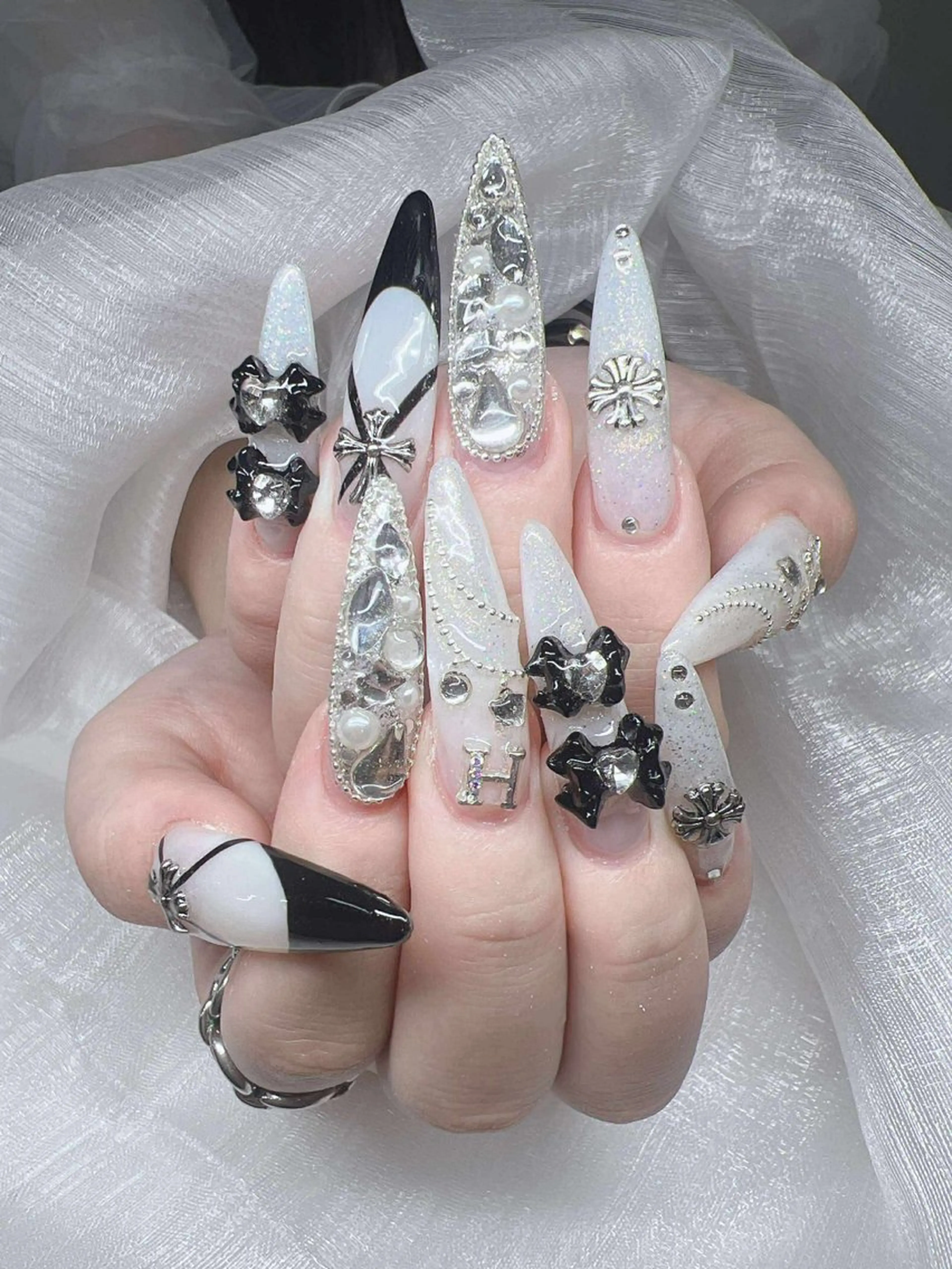 ネイル 長さ出し グラデーション 卒業式 キラキラネイル マグネットネイル ハンドネイル Lee Nailsのネイルデザイン