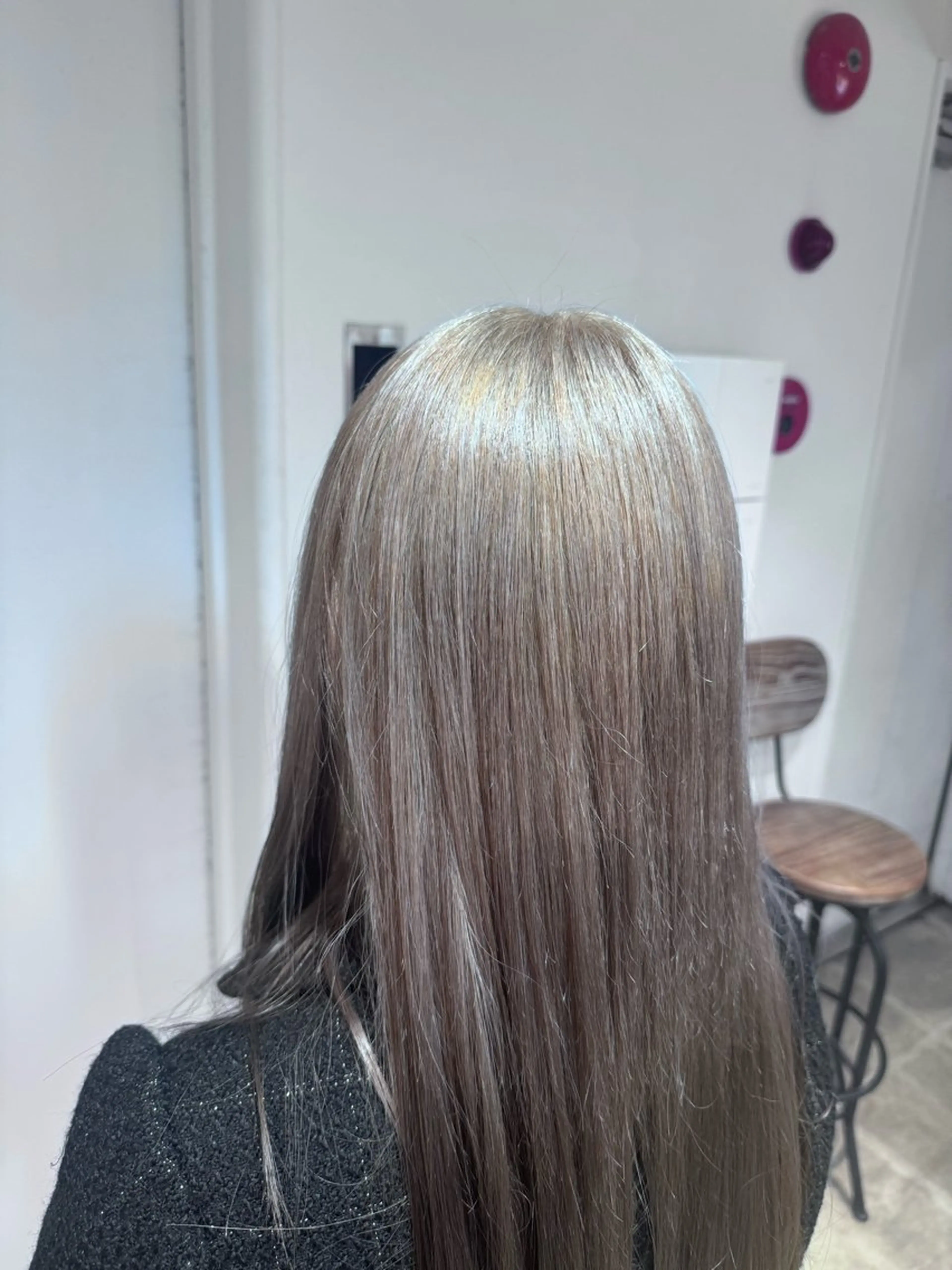 ロング カラー ベージュカラー ブリーチ ハイトーンカラー ホワイトベージュ ヘアカラー ハイトーンカラー/ 田中和磨のヘアスタイル