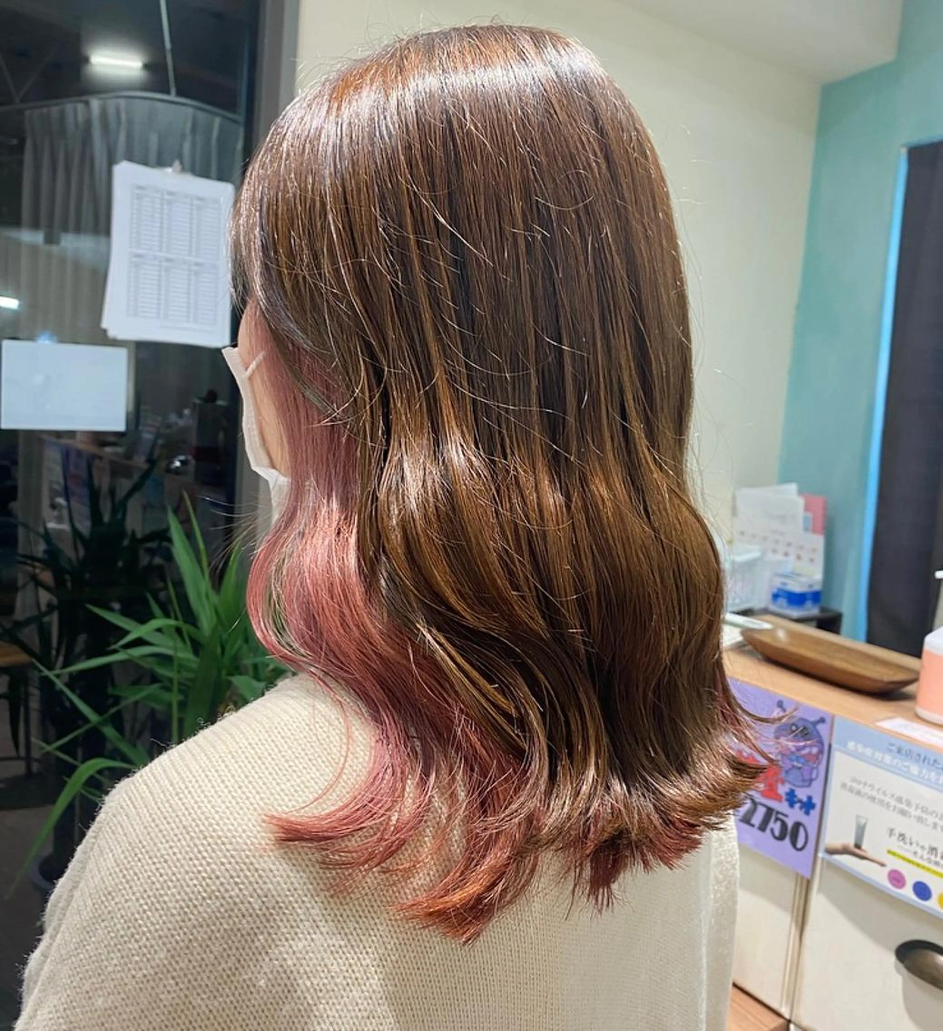 セミロング カラー ベージュカラー 透明感カラー インナーカラー ピンクカラー 後藤 瀬奈のヘアスタイル