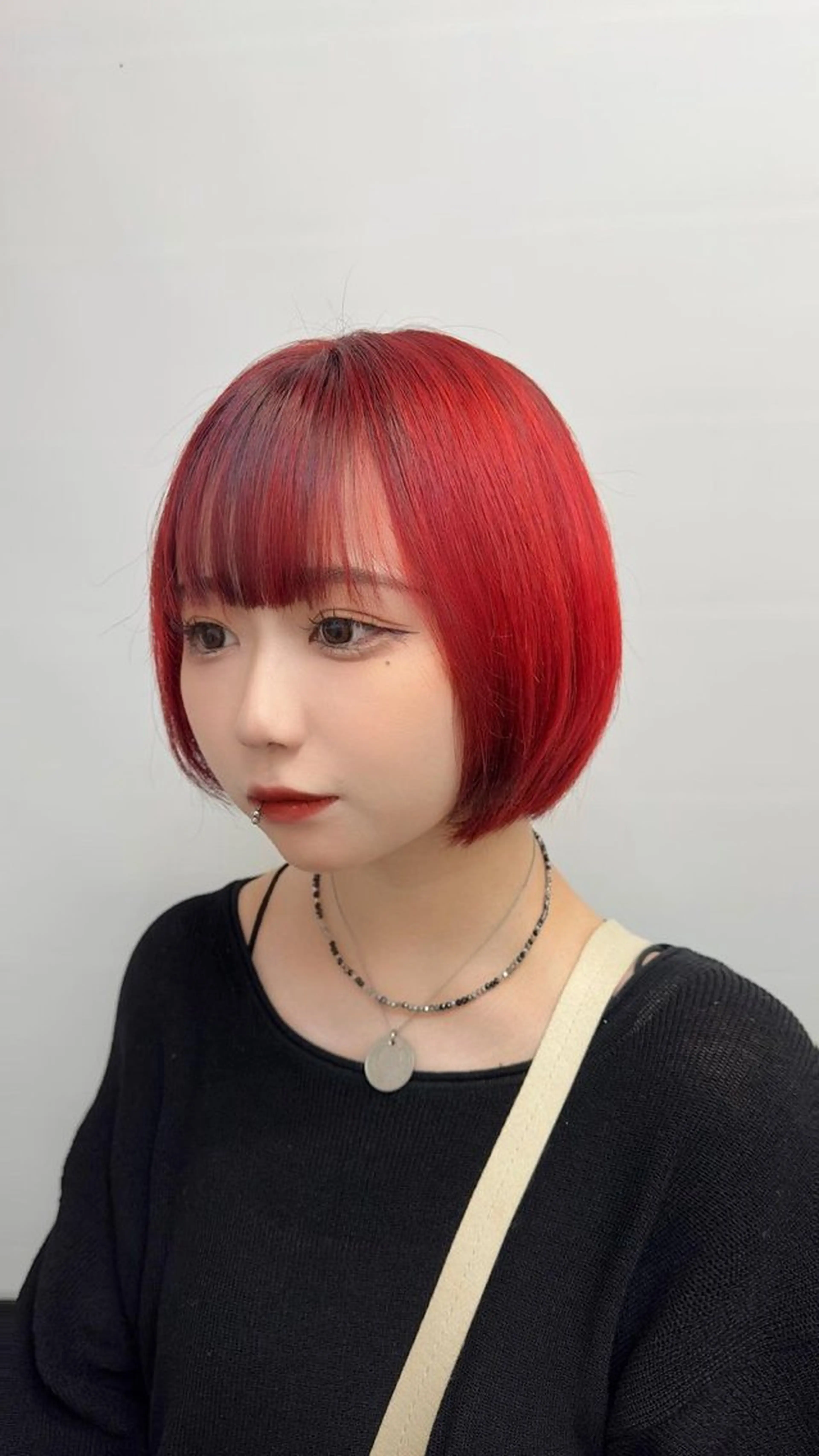 ショート カラー 渡 汐音のヘアスタイル