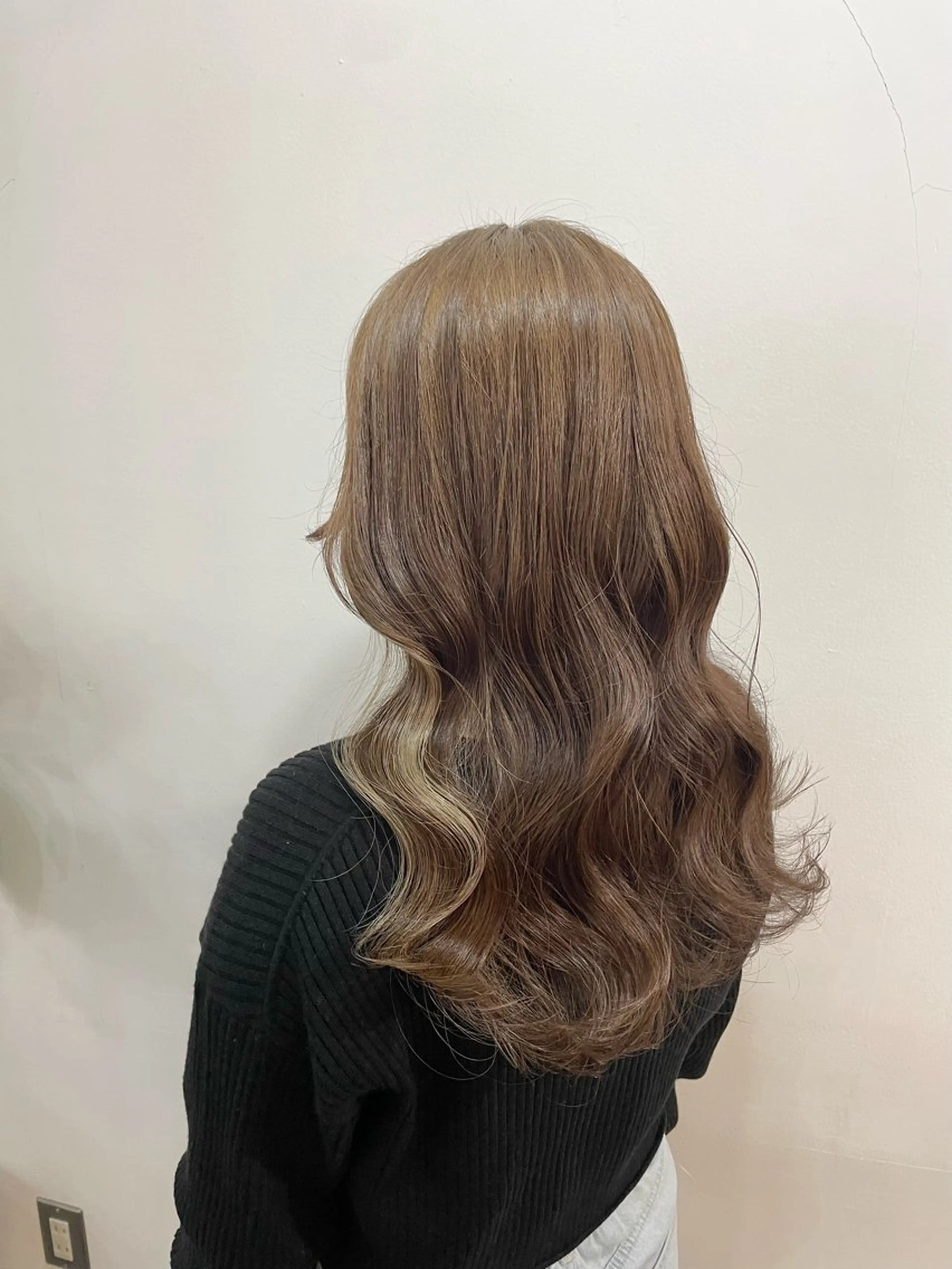 ロング カラー ショートボブ ベージュカラー ブリーチ 透明感カラー ミルクティーベージュ カット ヘアカラー トリートメント mopa所属・mopa_kaede フェミニン／艶髪のヘアスタイル