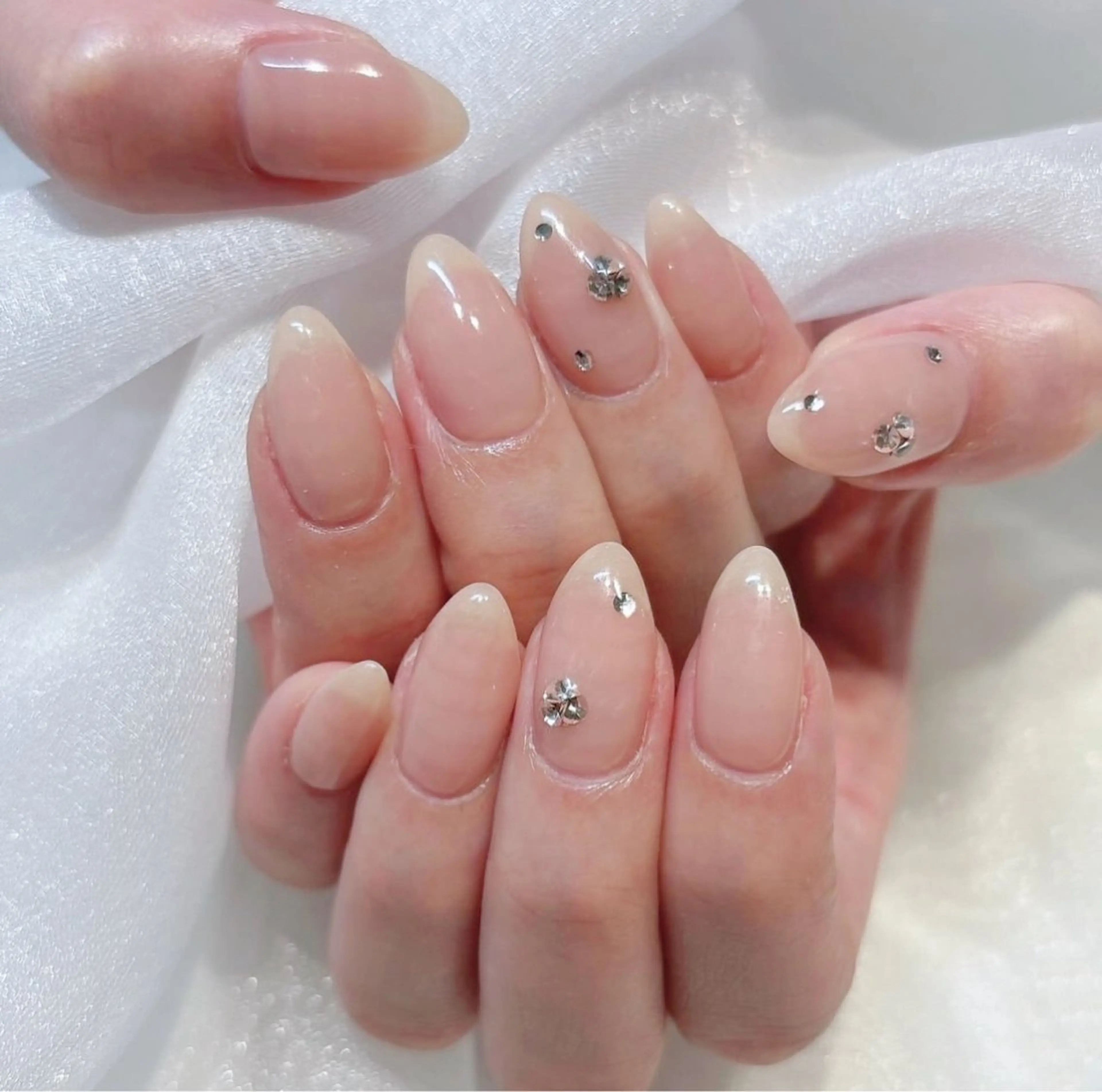 ネイル ボルドー チークネイル フレンチネイル グラデーション ハート ハンドネイル Mimo beau ty   salonのネイルデザイン