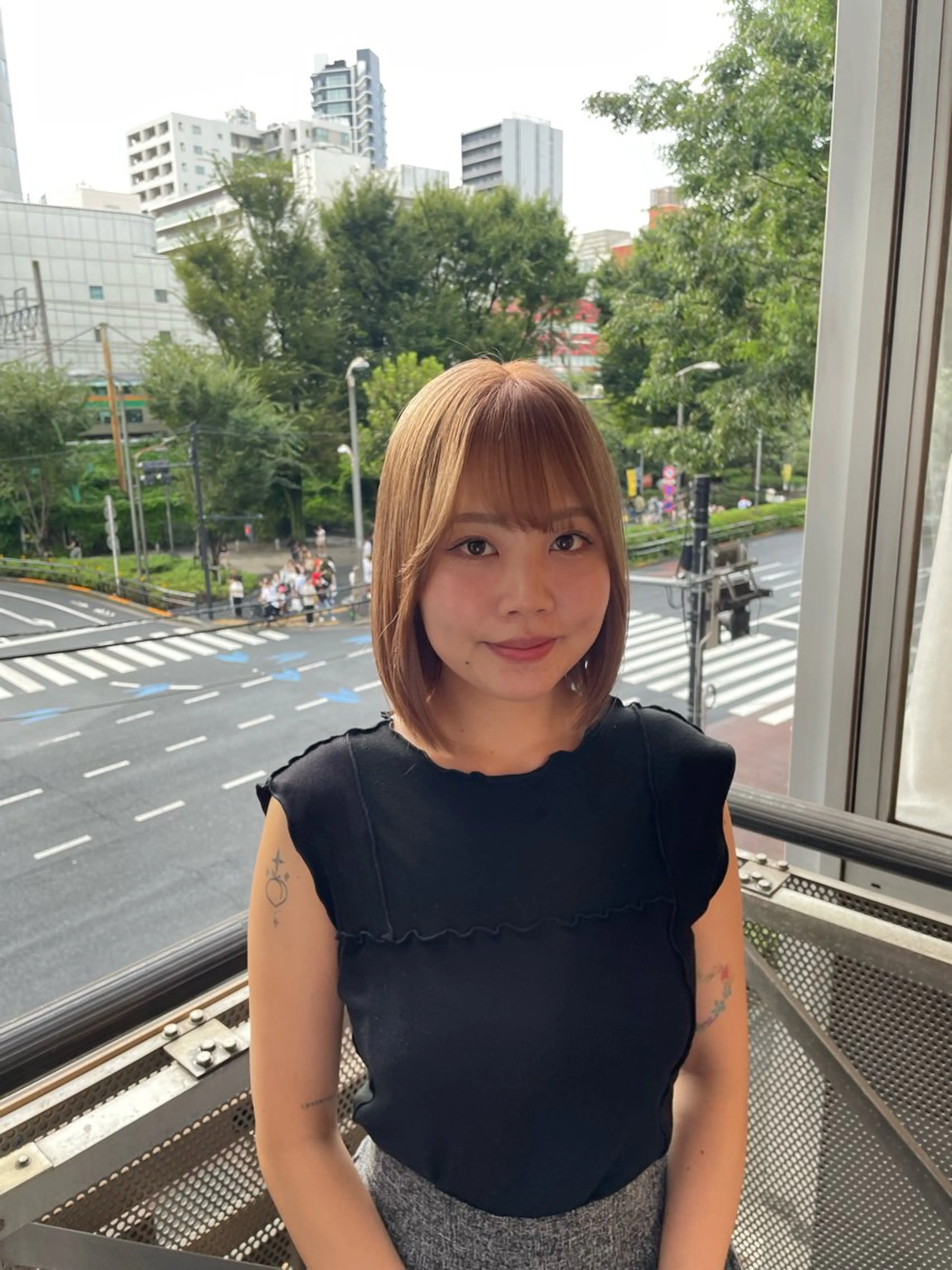 ミディアム カラー ヘアアレンジ ベージュカラー ブリーチ ミルクティーベージュ ヘアカラー driP.by HAVANA所属・ケアブリーチ／パーマ 工藤のヘアスタイル