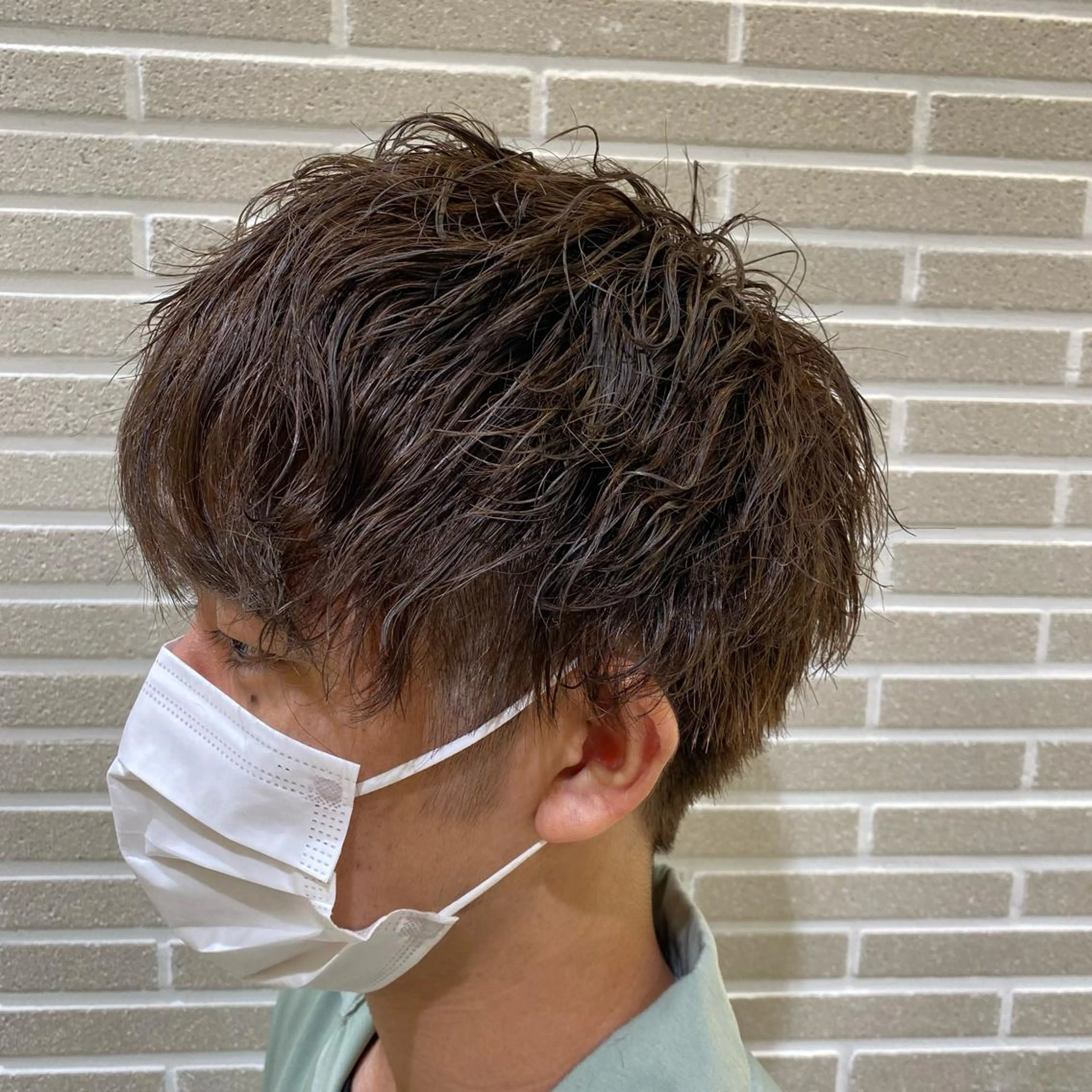 カラー パーマ メンズ メンズパーマ アッシュ アッシュブラウン ブラウンカラー カット ヘアカラー 赤本悠斗波巻きパーマ メンズパーマのヘアスタイル