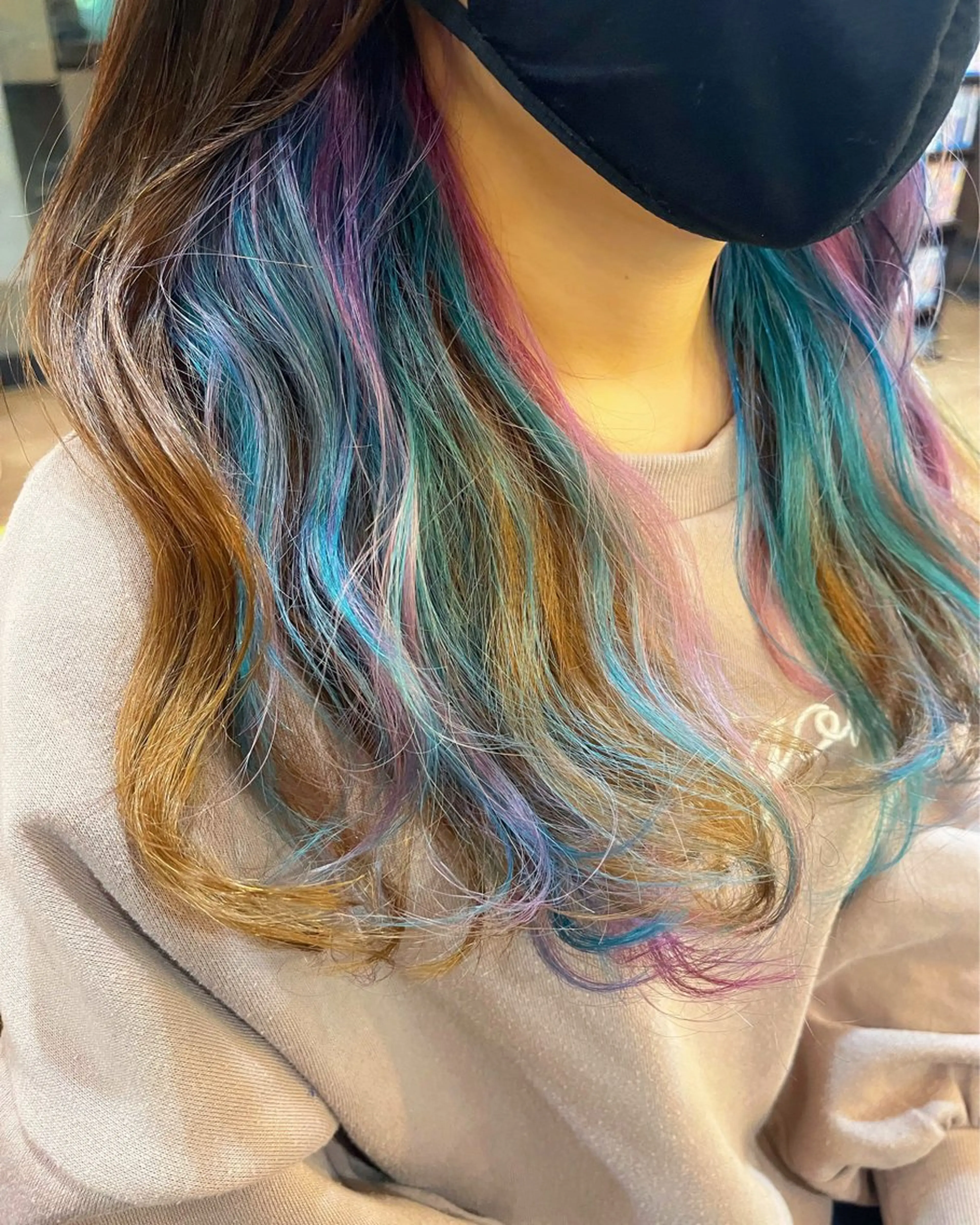 ロング カラー ブリーチ イヤリングカラー インナーカラー ユニコーンカラー カット ヘアカラー トリートメント 原宿サロン代表 デザインカラー伊藤卓のヘアスタイル