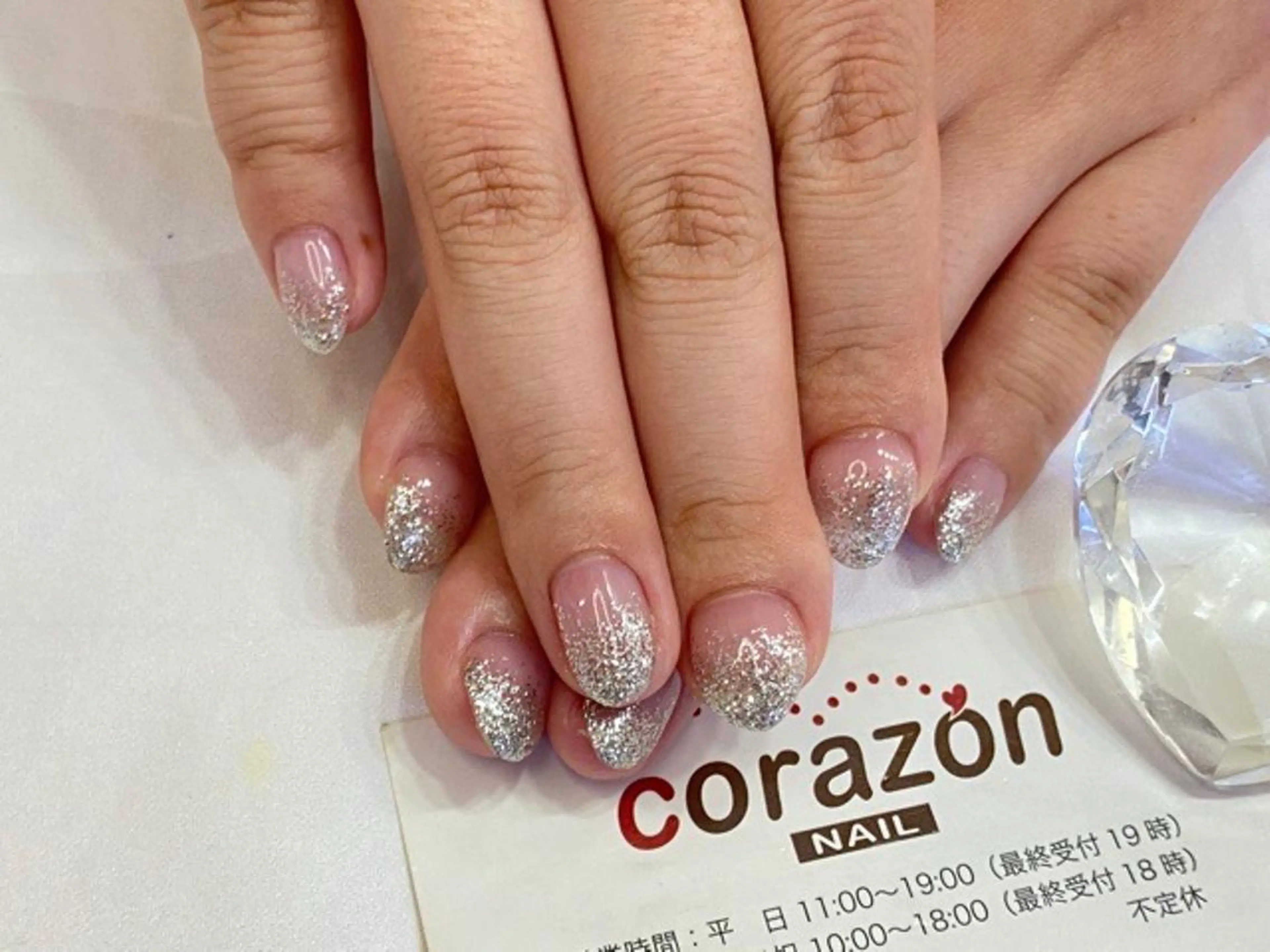 ネイル ジェルネイル グラデーション ラメ(グリッター) シルバー ハンドネイル corazon所属・ネイリスト aicoのネイルデザイン