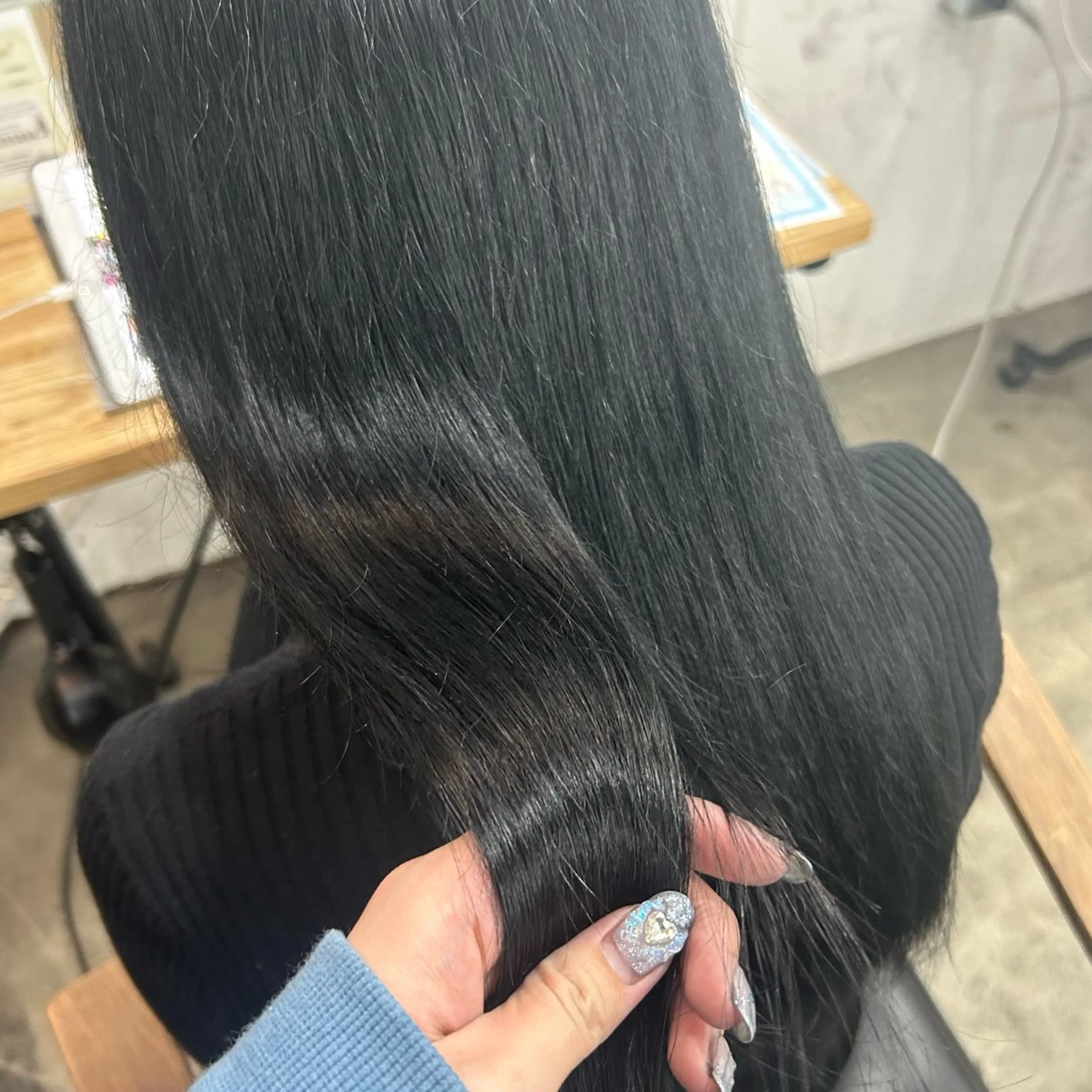 ロング カラー 黒髪 ブルーカラー ブルーブラック ヘアカラー あやめ🪽 オリーブ/ハイトーンのヘアスタイル