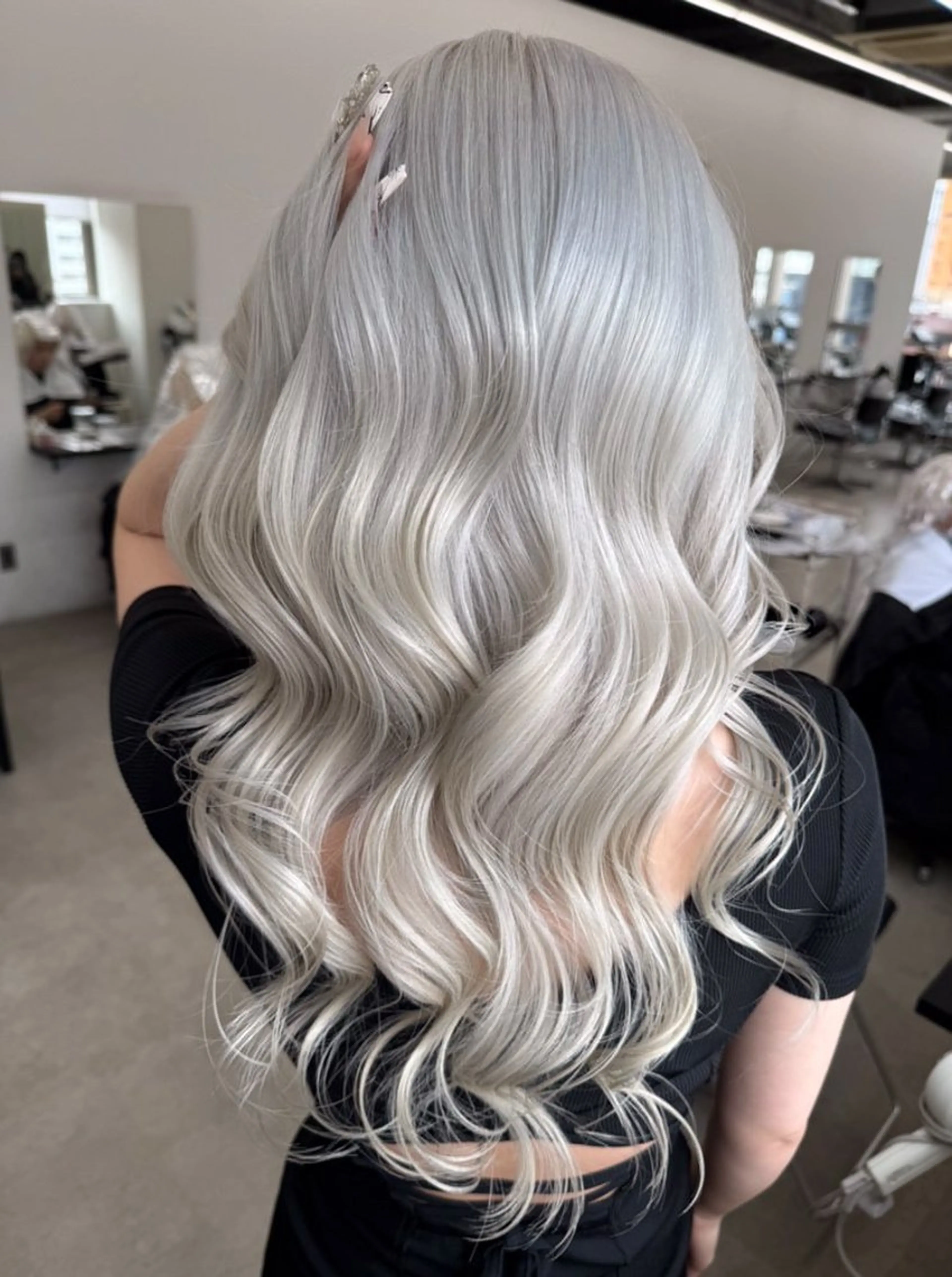 ロング カラー ブリーチ ブロンド ホワイトブロンド ヘアカラー LINOET 名古屋【リノートナゴヤ】所属・伏木 凛花のヘアスタイル