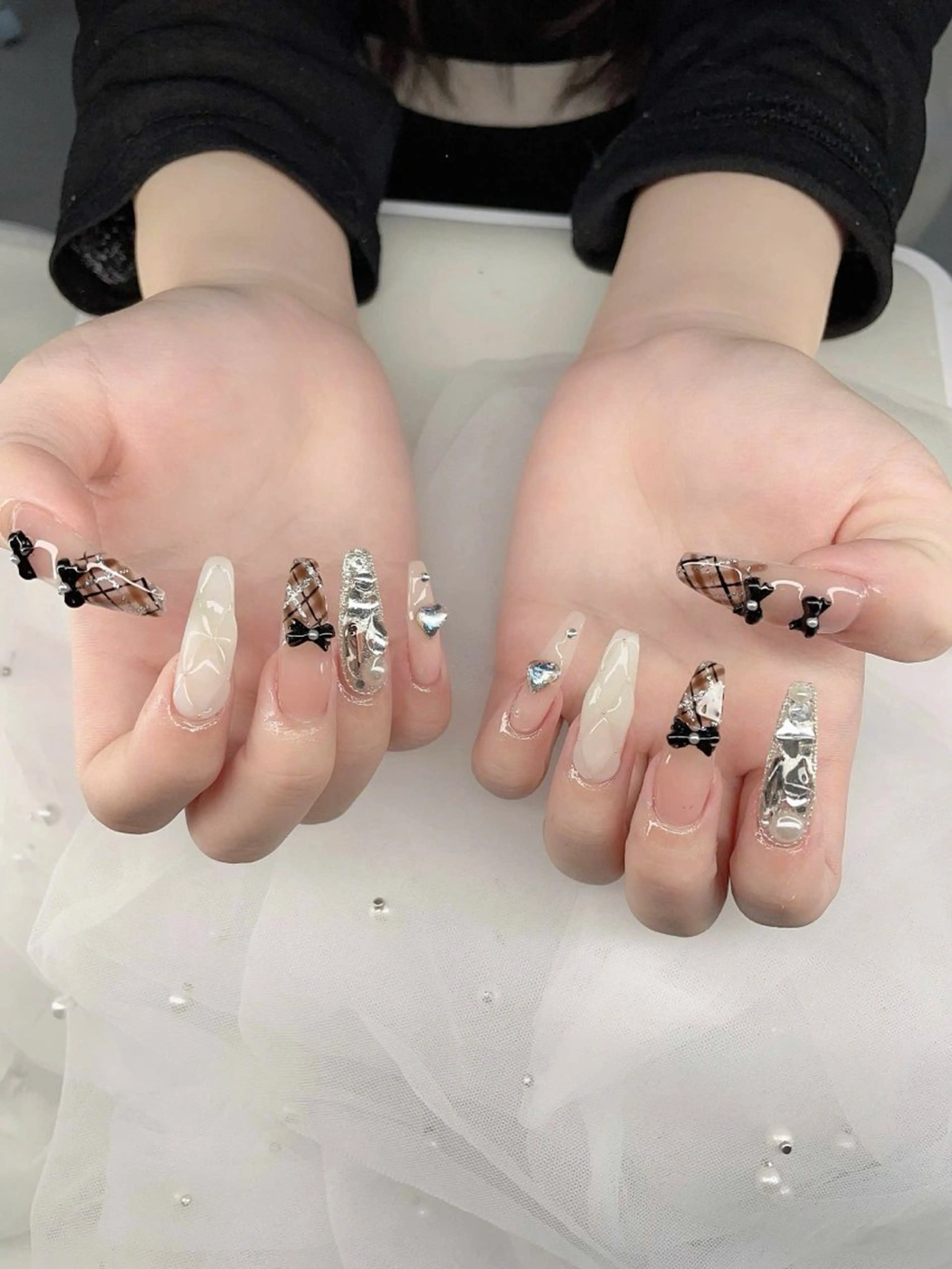 ネイル フレンチネイル キラキラネイル マグネットネイル ミラーネイル ニュアンスネイル ハンドネイル Lyn TA Nailのネイルデザイン