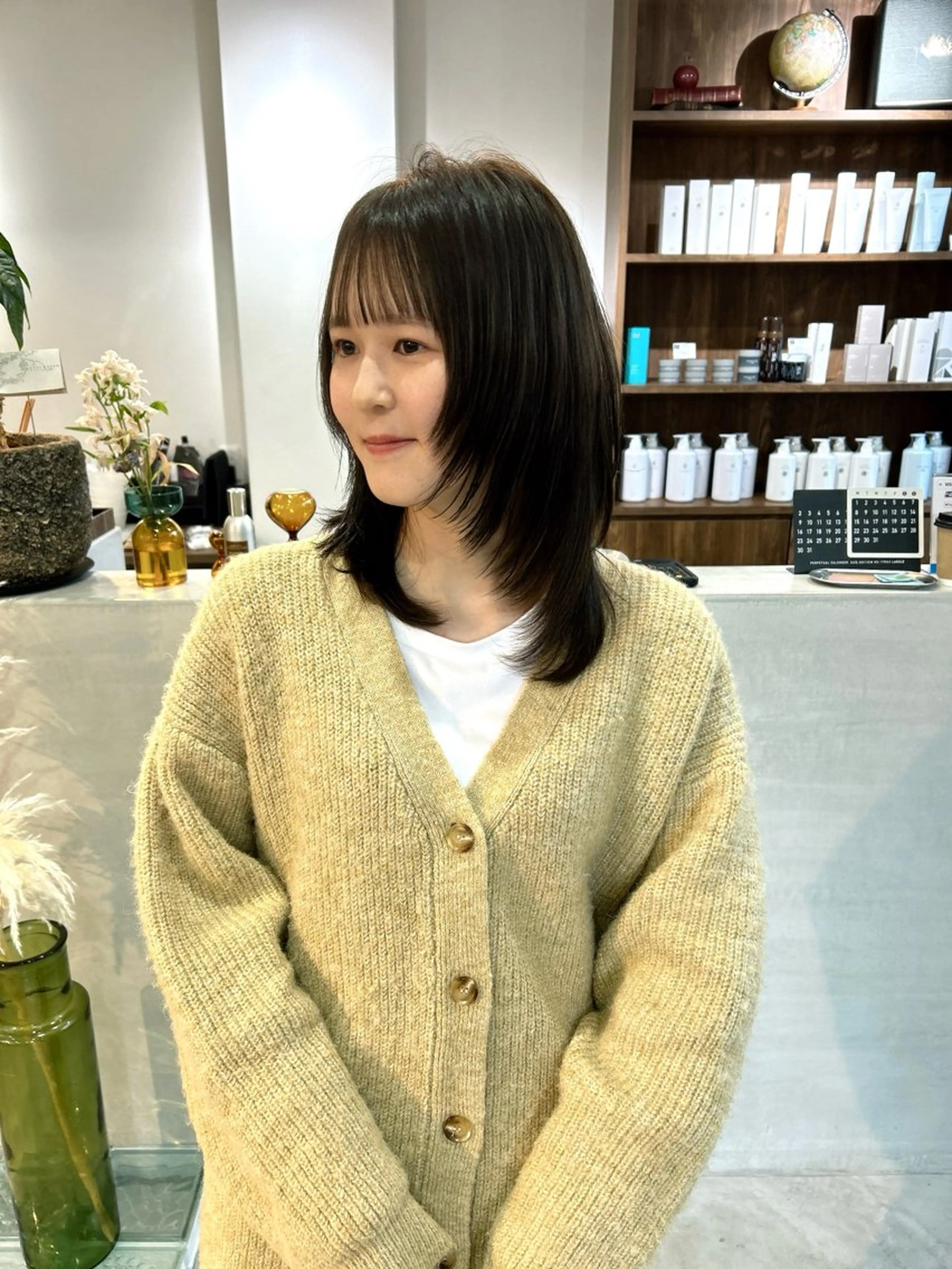 ミディアム カラー カット ヘアカラー トリートメント (h)wim ウィムのヘアスタイル