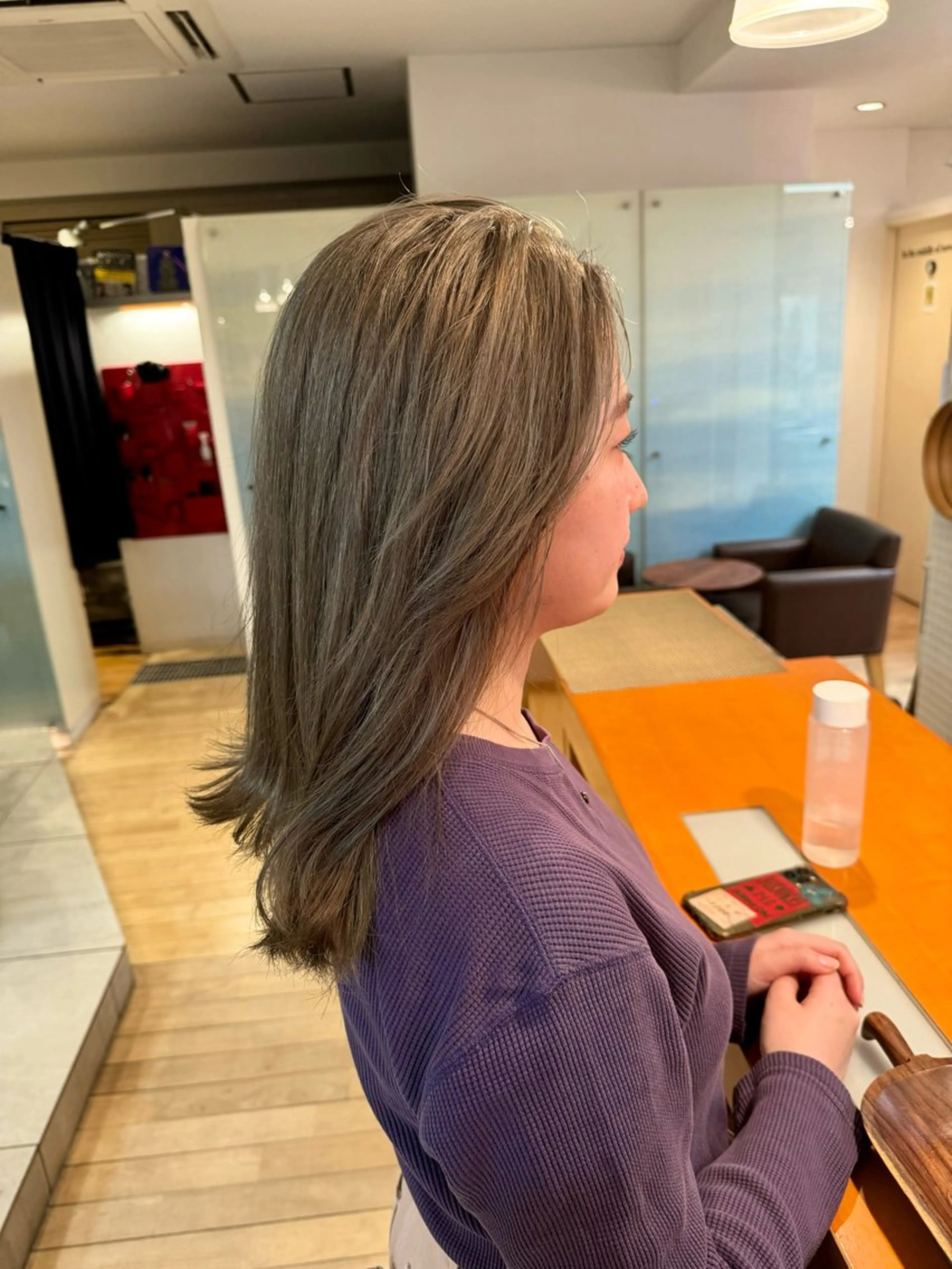 カラー L'arte所属・松並 直のヘアスタイル