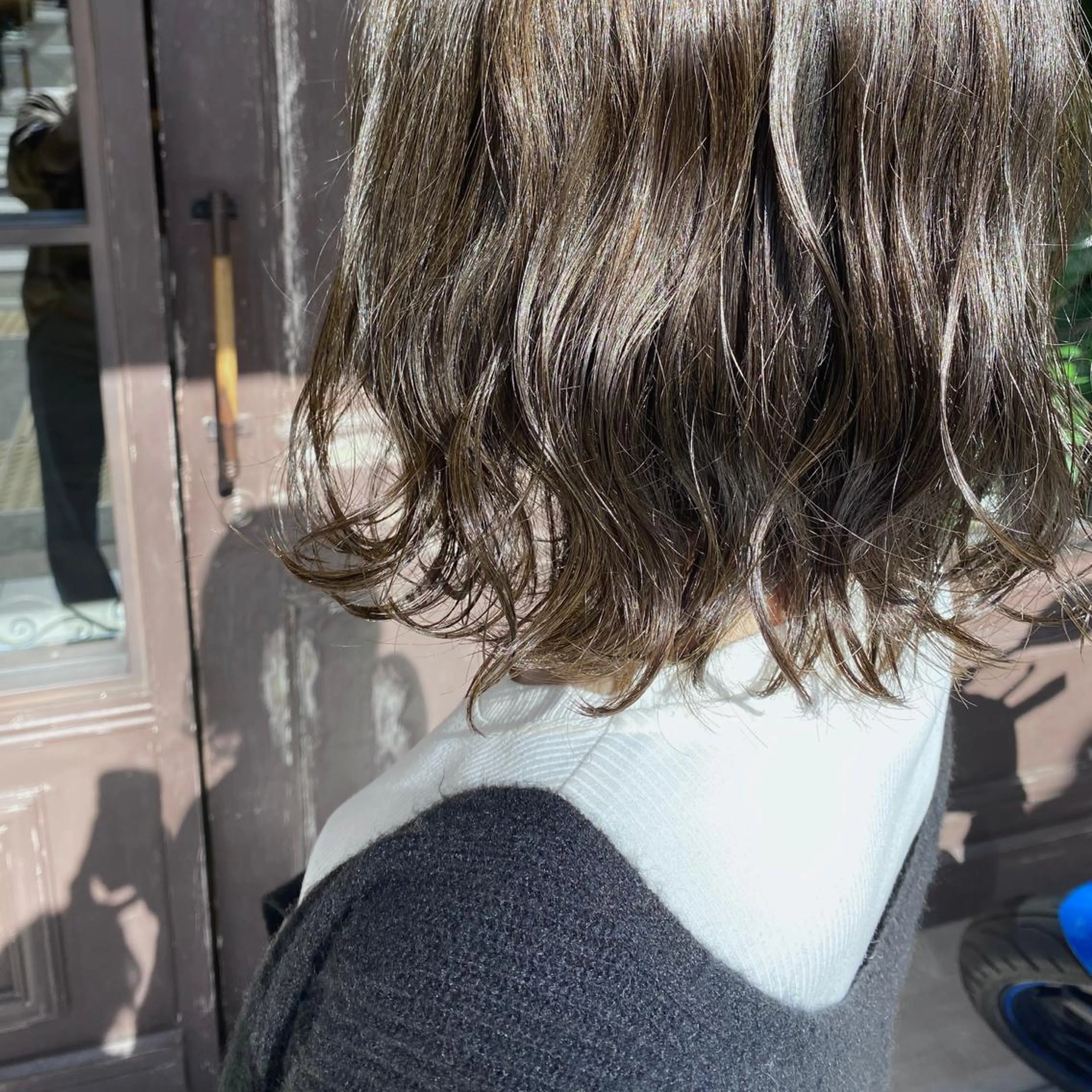 ミディアム カラー 切りっぱなしボブ グレージュ オリーブグレージュ オリーブグレー ボブ 川越 輝梨奈のヘアスタイル