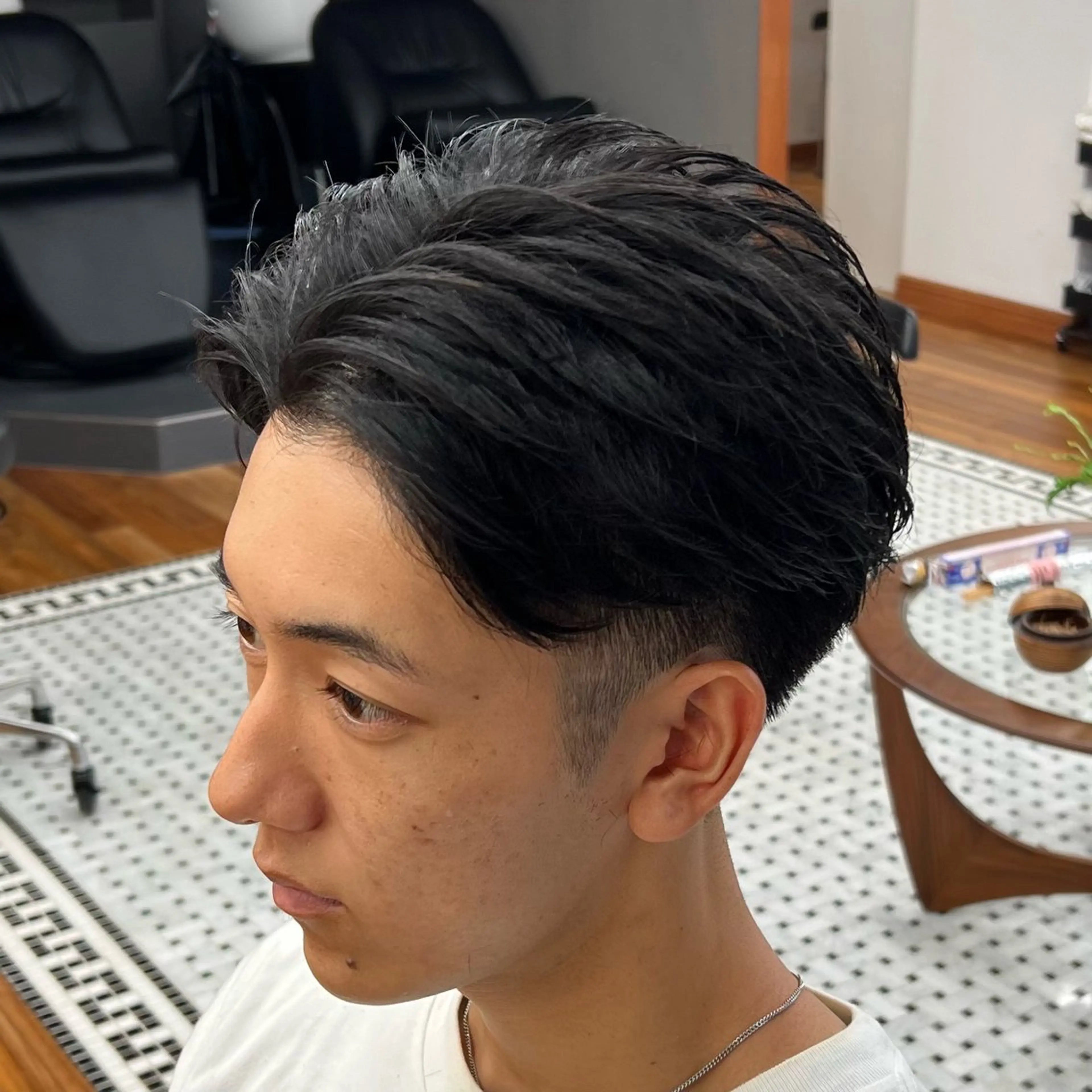 ショート メンズ センターパート 刈り上げ ショートヘア カット メンズカット✂️ スキンフェード伊藤陸のヘアスタイル