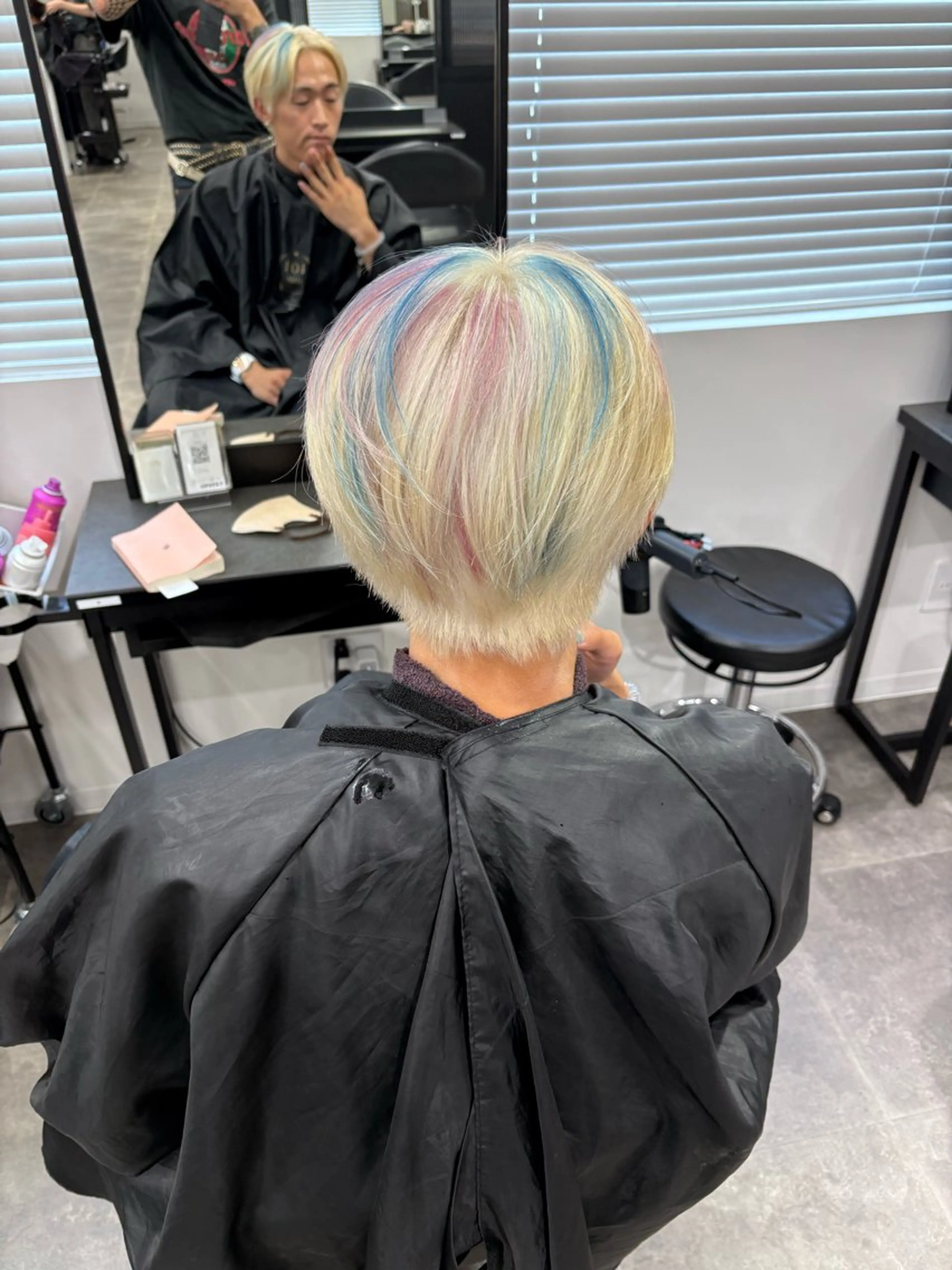セミロング カラー ヘアカラー 韓国ヘア暗髪 ダブルカラーメンズ可のヘアスタイル
