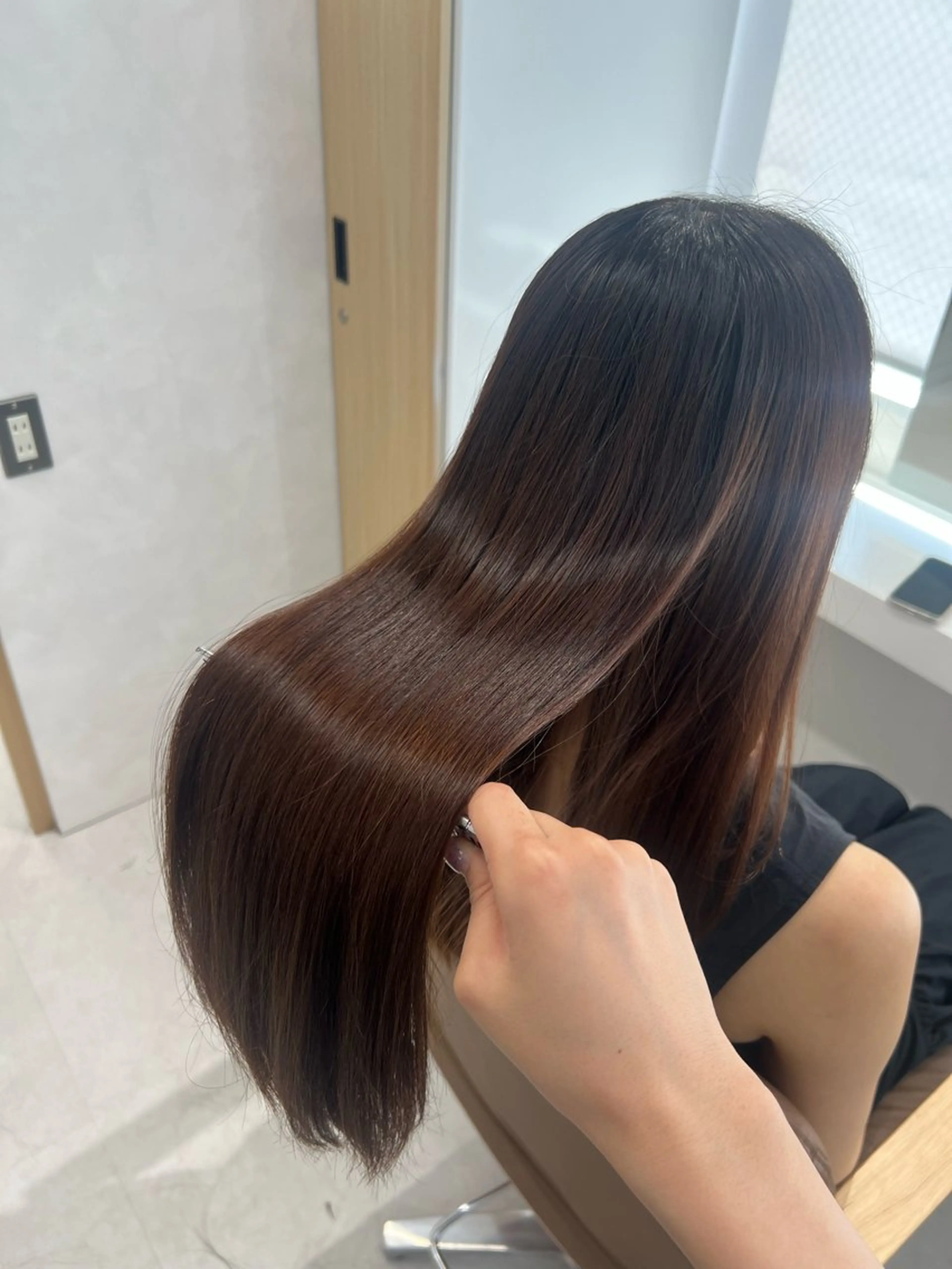 ロング SLASHスラッシュ 小西結奈のヘアスタイル