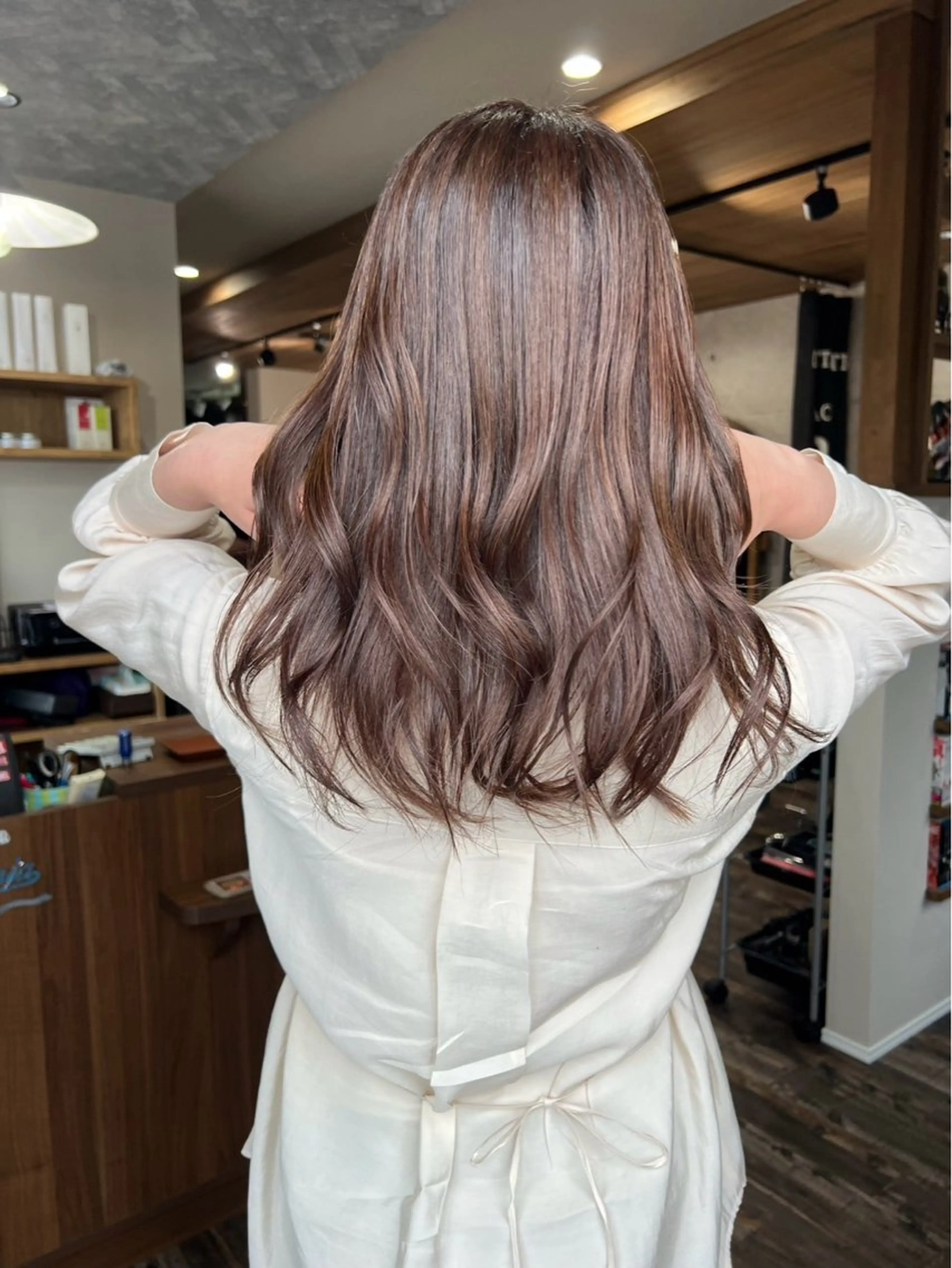 カラー グレージュ 今野 詩音のヘアスタイル