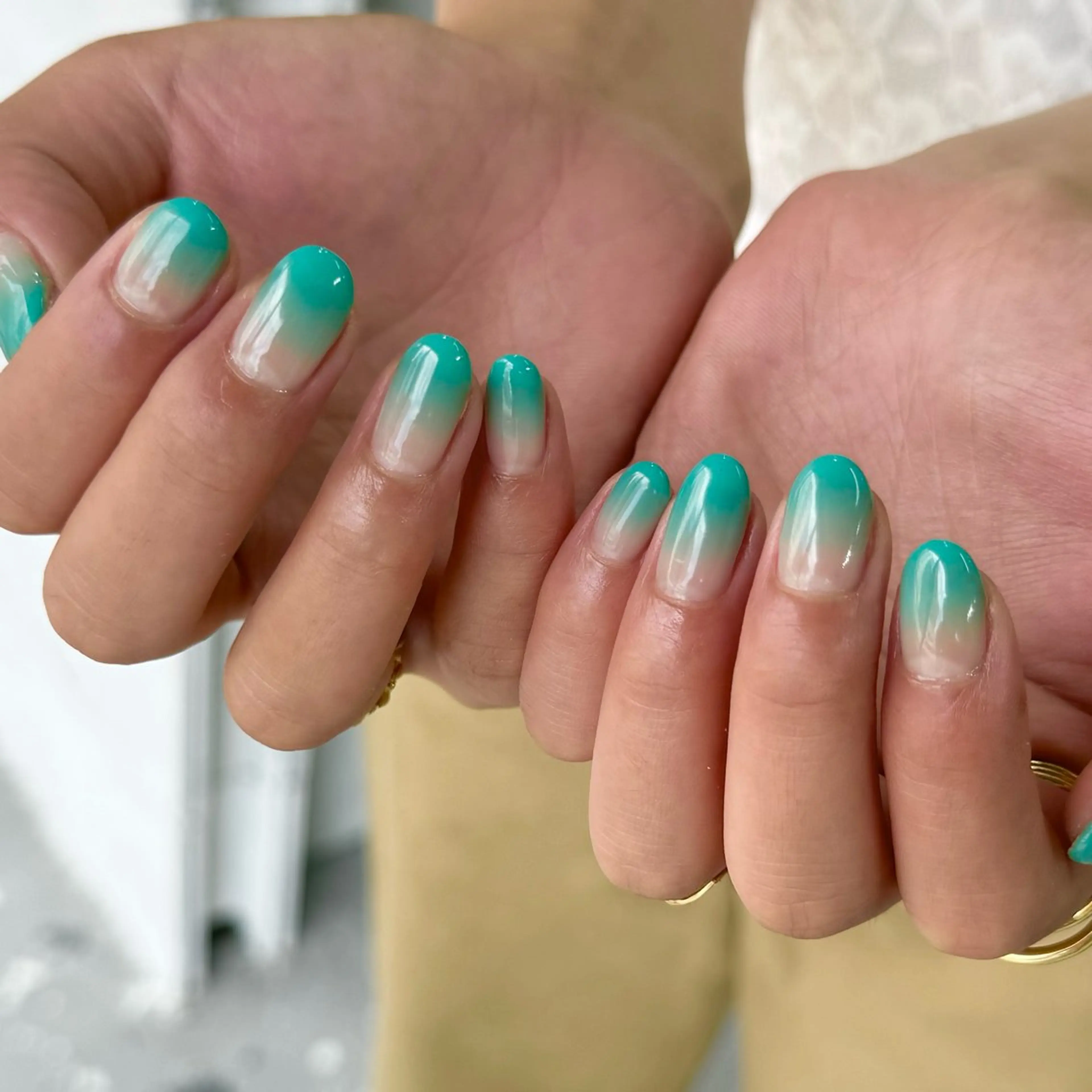 グラデーションネイル💅🏼【画像持ち込み🉑】フォルムにこだわった艶仕上げ✨持ちの良いネイル💐（オフなし）の写真