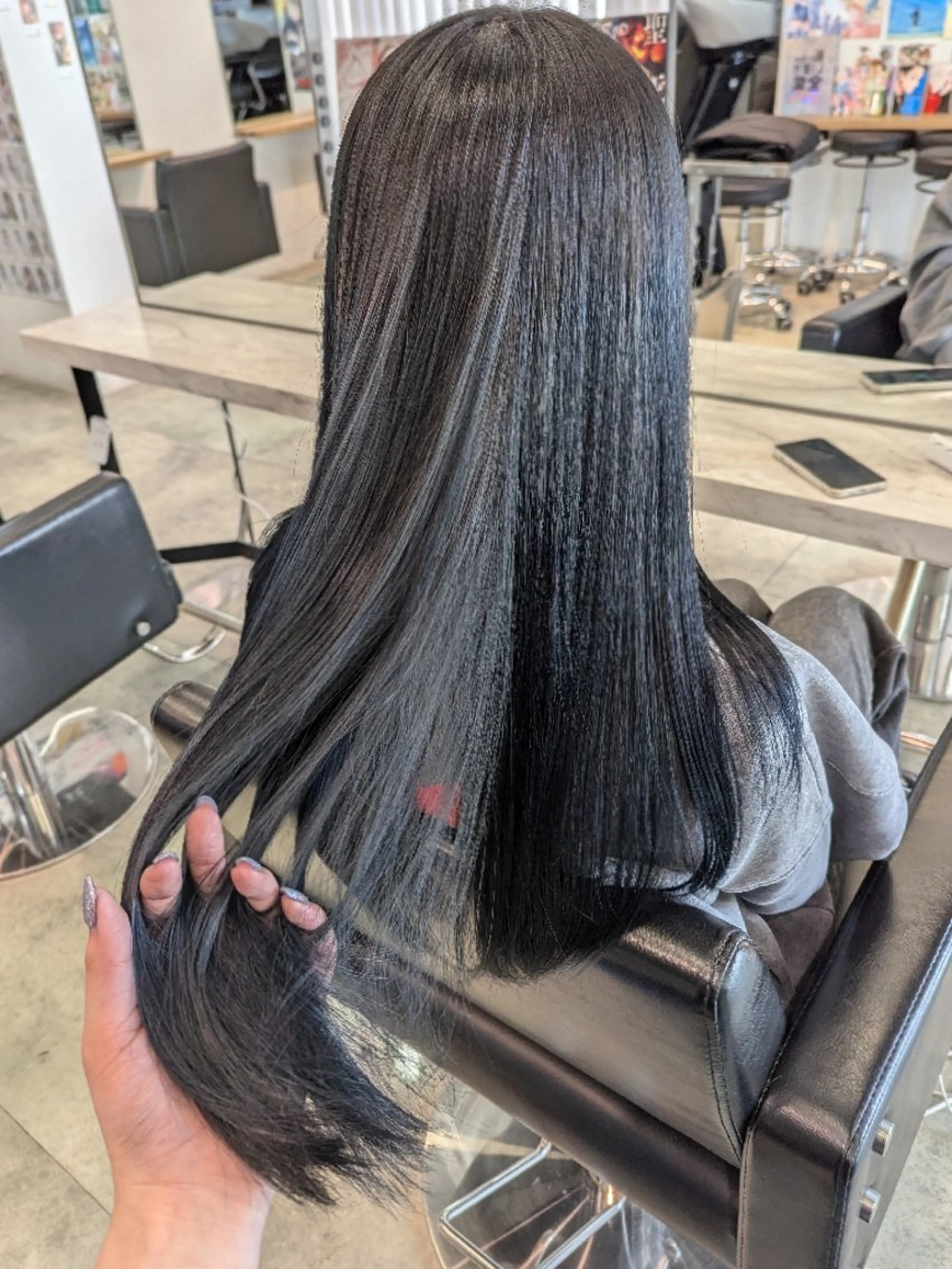 カラー ロング 黒髪 ブリーチ ブルーカラー ブルーブラック 卒業式のヘアスタイル 推しカラー🦉にじさ んじカラー🌈🕒✨のヘアスタイル