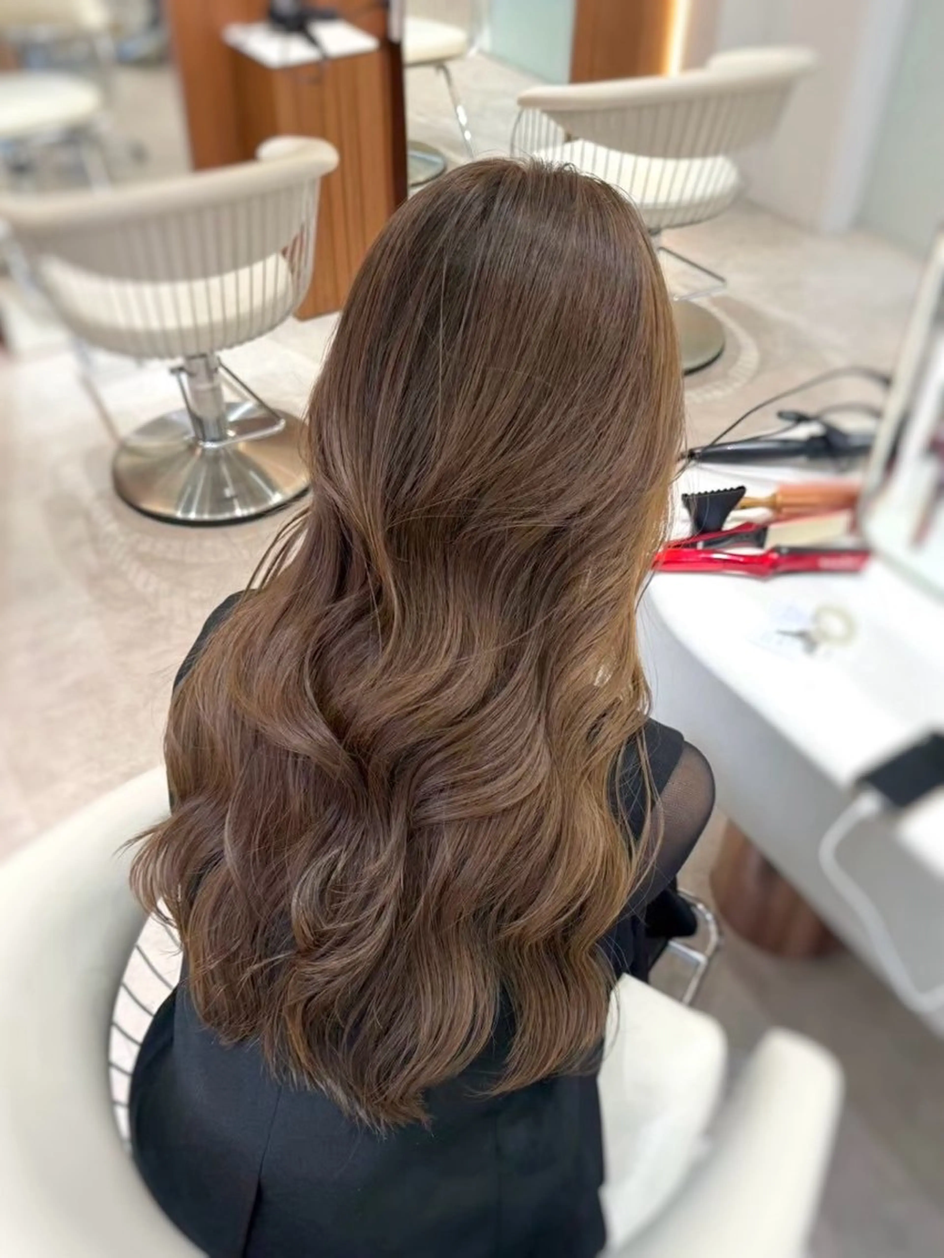 ミディアム カラー ベージュカラー レイヤーカット カット ヘアカラー トリートメント 渋谷/レイヤーカット 透明感/サッタのヘアスタイル