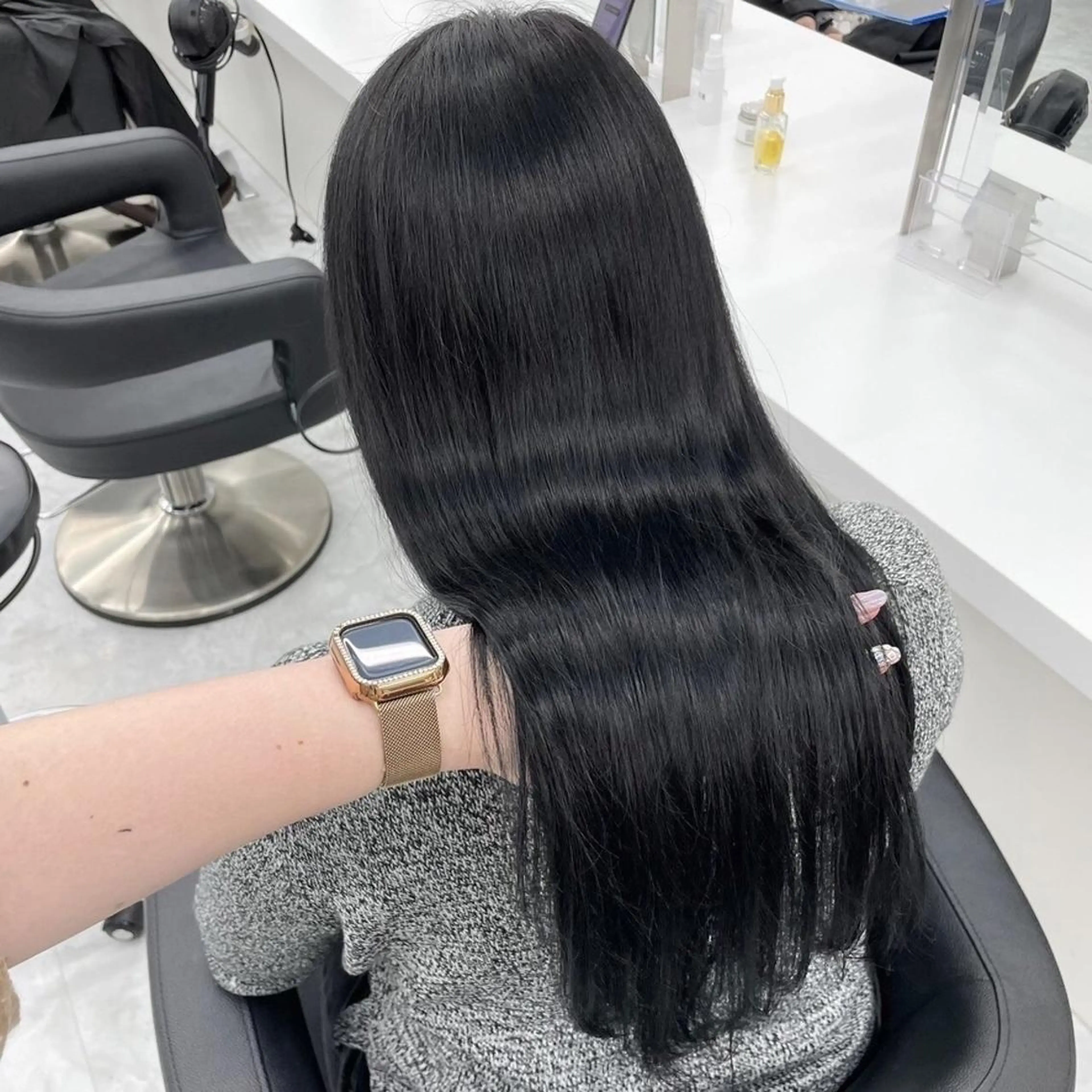 カラー ☘️赤み消し透明感 ☘️THEATERのヘアスタイル