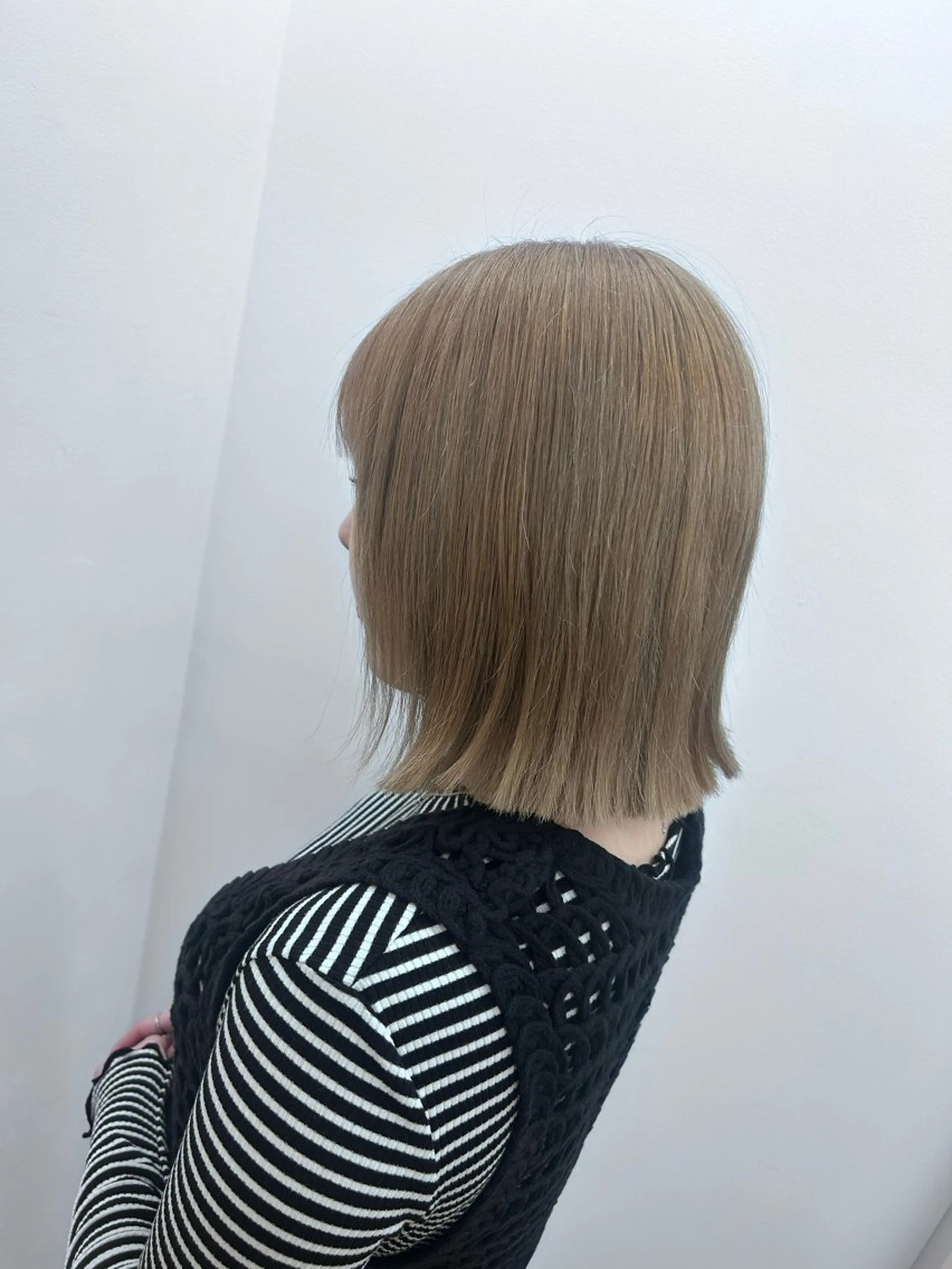 ショート カラー 切りっぱなしボブ ベージュカラー ブリーチ ボブ カット 縮毛矯正 韓国ヘア nanahaのヘアスタイル