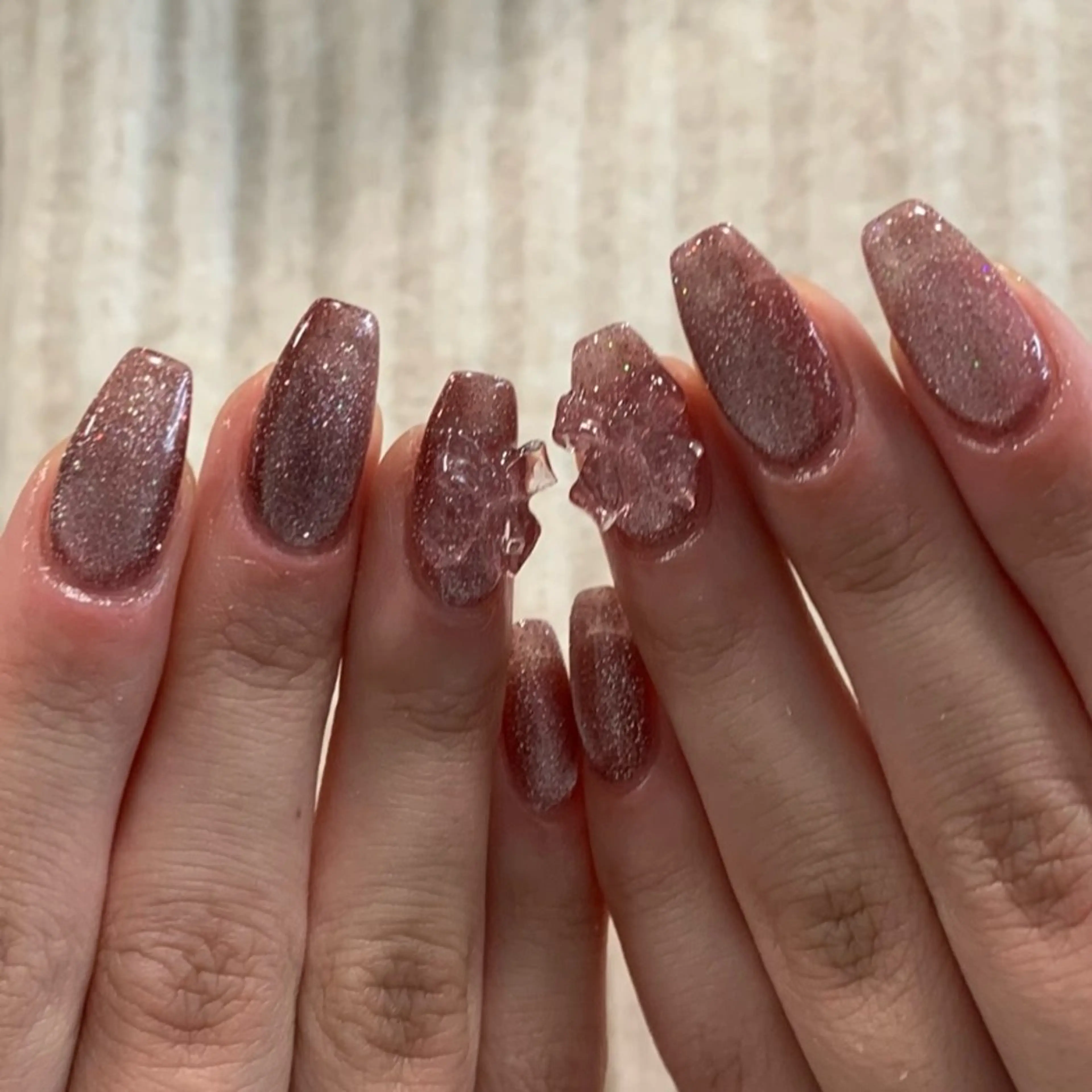 ネイル フラッシュネイル ジェルネイル マグネットネイル マグネットワンカラー ワンカラーネイル ハンドネイル qup nail♥️ Itoのネイルデザイン