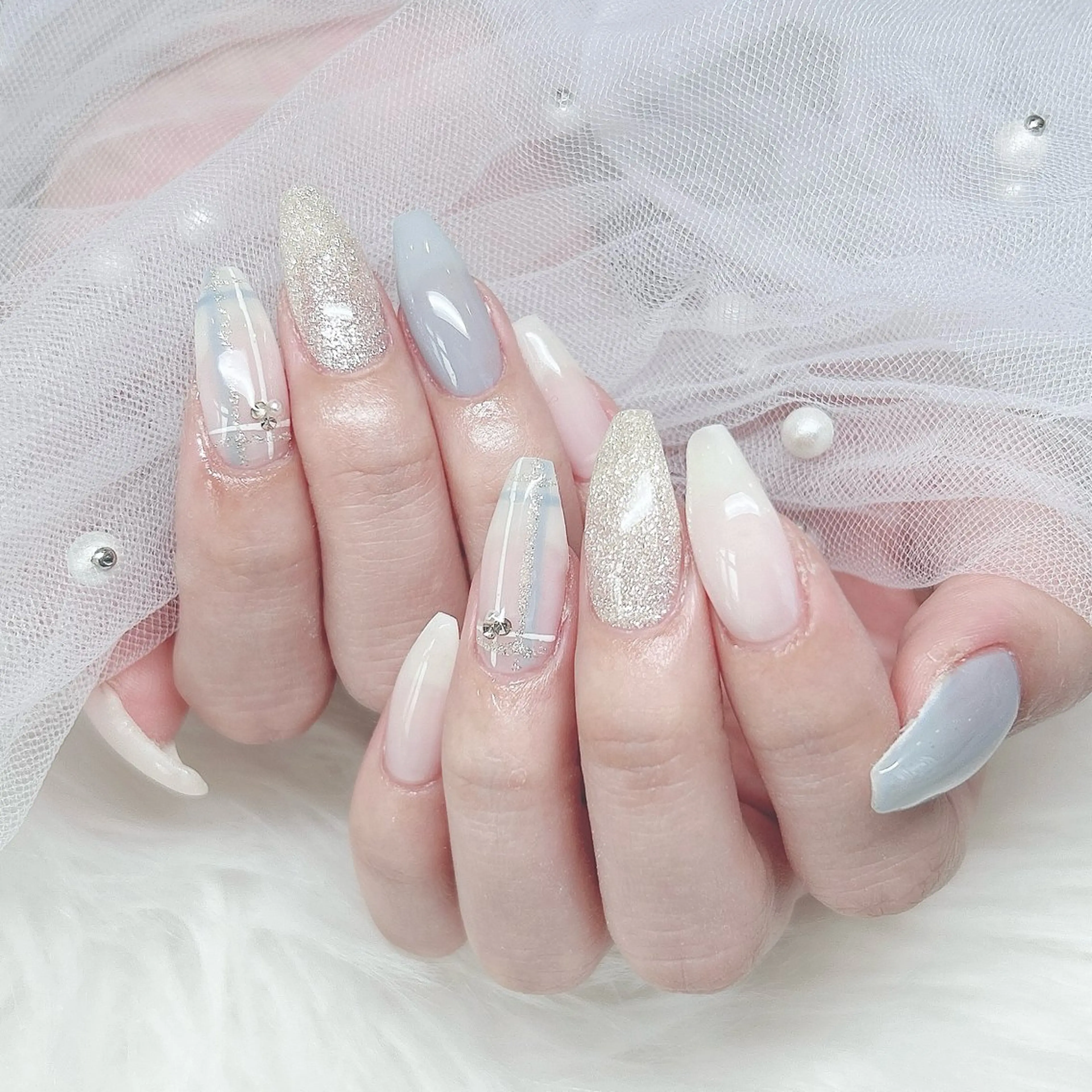 ネイル キラキラネイル 水色 aba nail 🤍 yunaのネイルデザイン