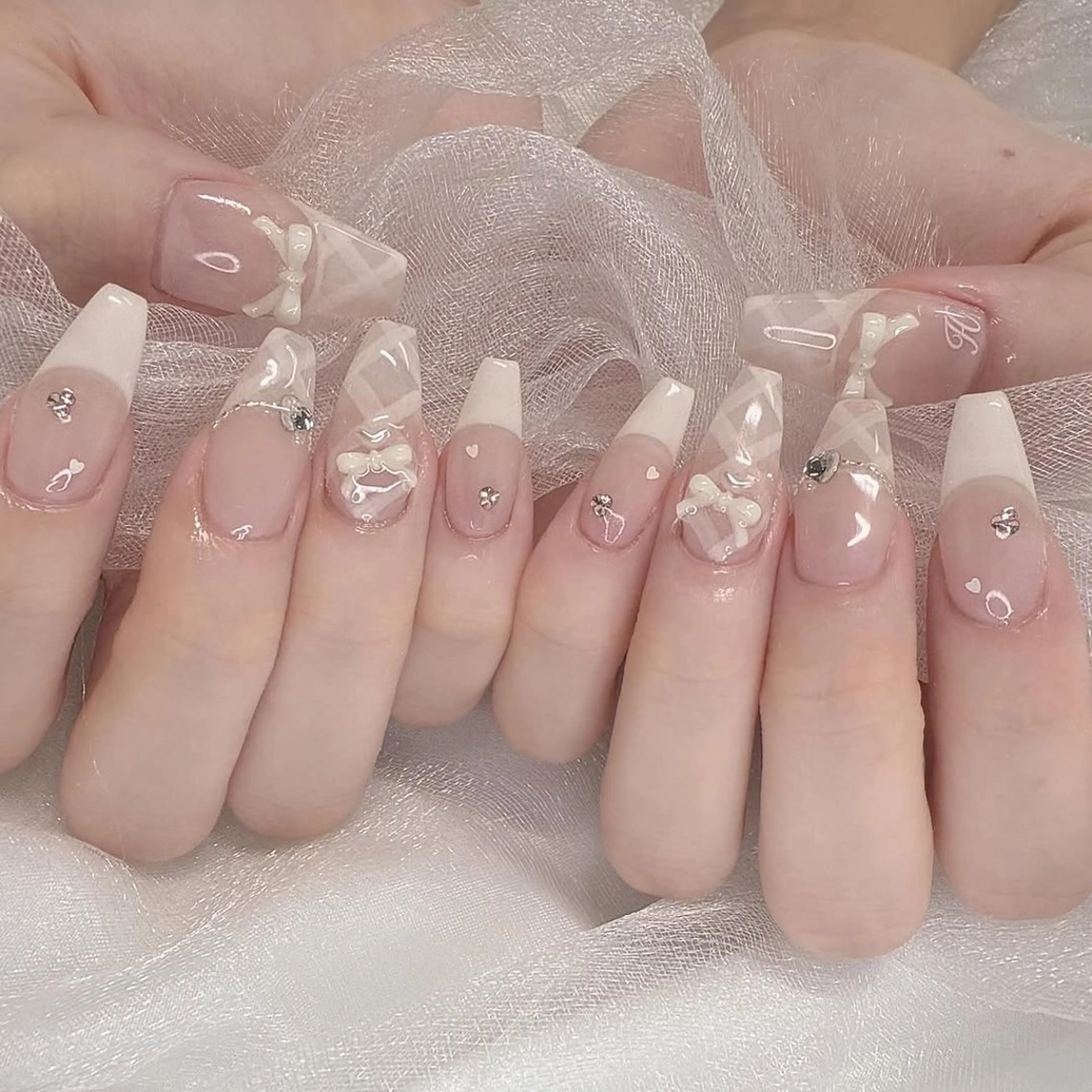 ネイル アートネイル 長さ出し フレンチネイル ジェルネイル マグネットネイル ハンドネイル KIM キムのネイルデザイン