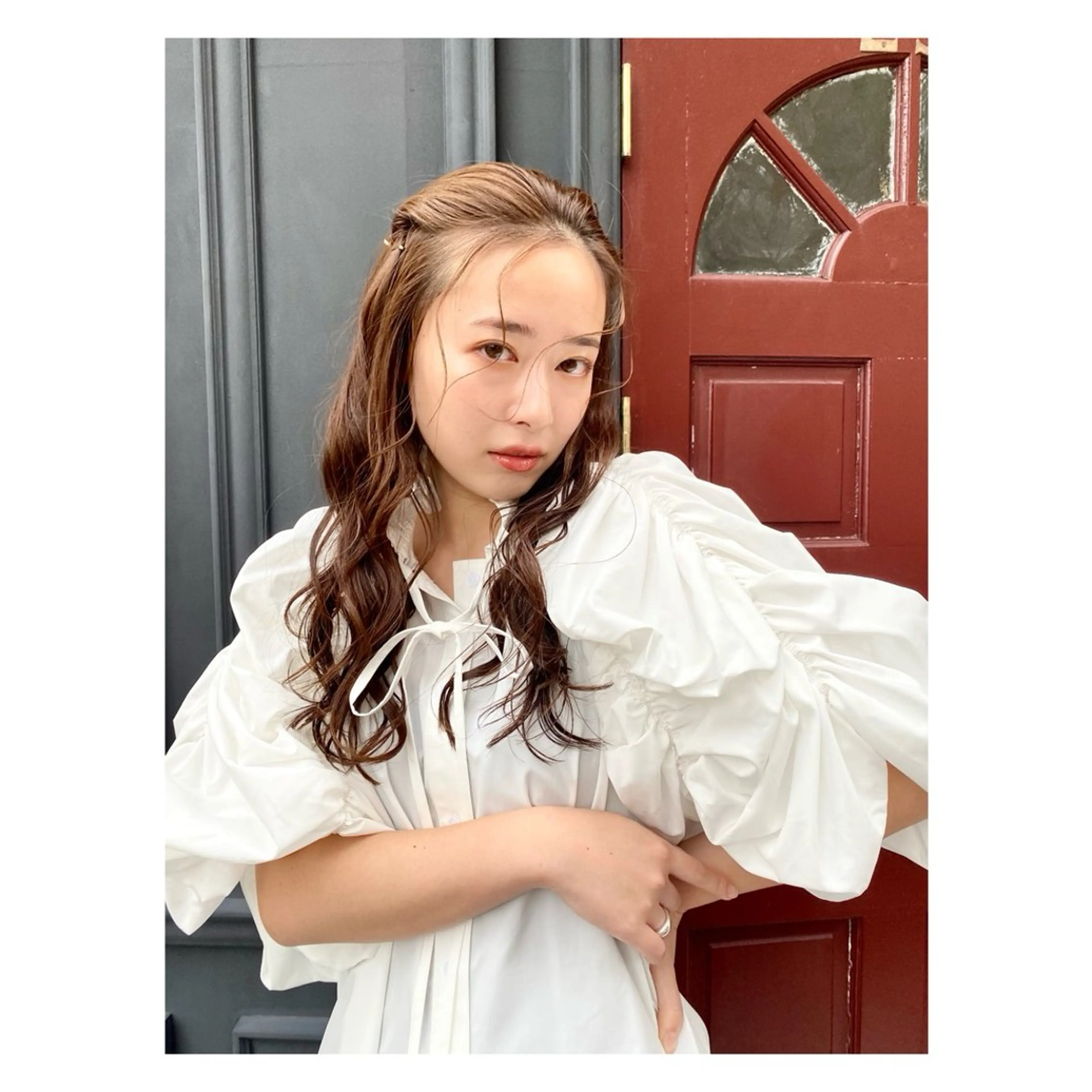 セミロング 十文字 玲音のヘアスタイル