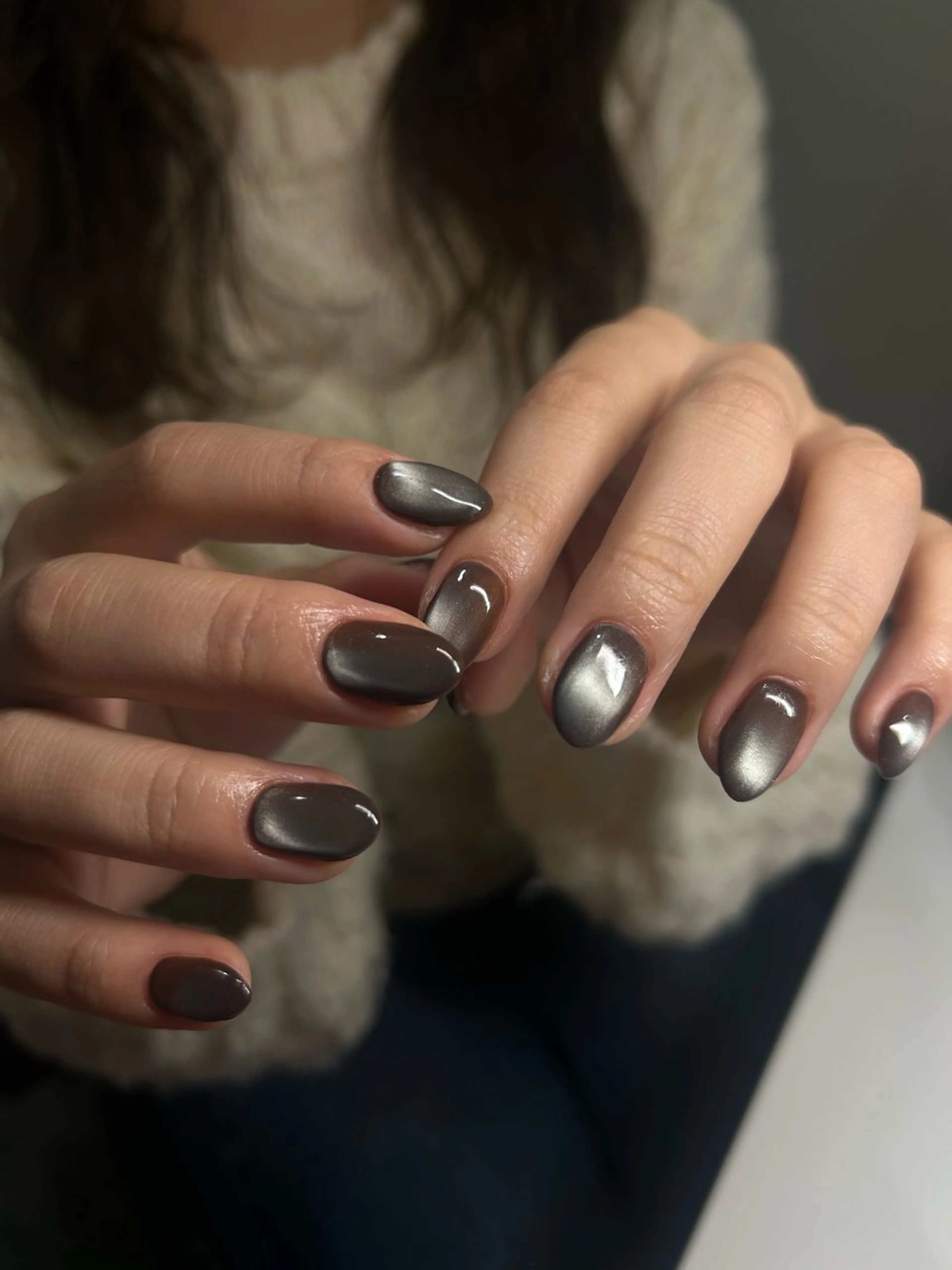 ネイル ブラウン マグネットネイル オフィスネイル シンプルネイル 冬ネイル Yuni.所属・sakae yurinaのネイルデザイン