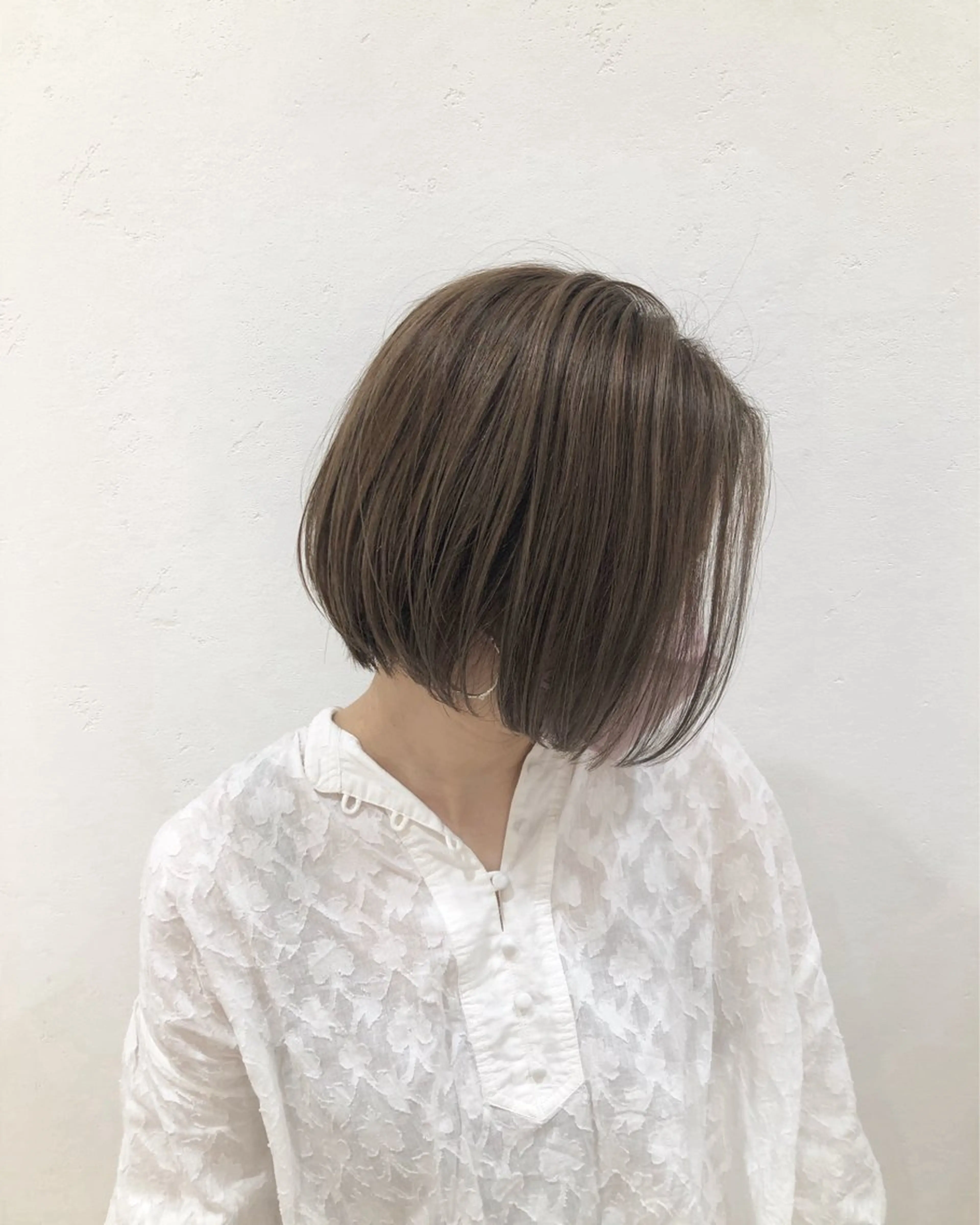 ミディアム カラー ショートボブ グレージュ ボブ ヘアカラー トリートメント 透け感カラー🫧 加納トモヒロのヘアスタイル