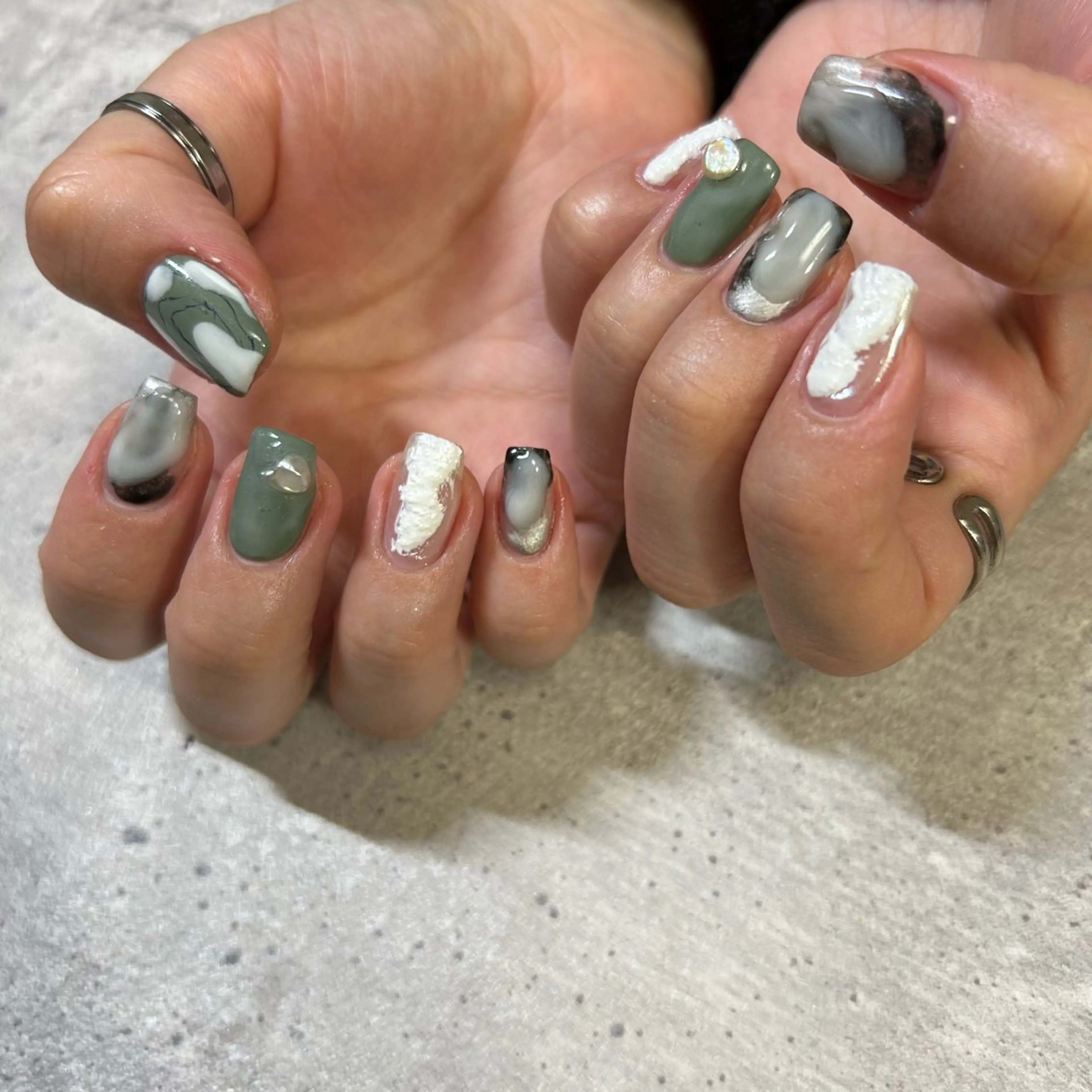 ネイル ニュアンスネイル ハンドネイル ハンドケア 今福鶴見ネイル 8(ｴｲﾄ)のネイルデザイン