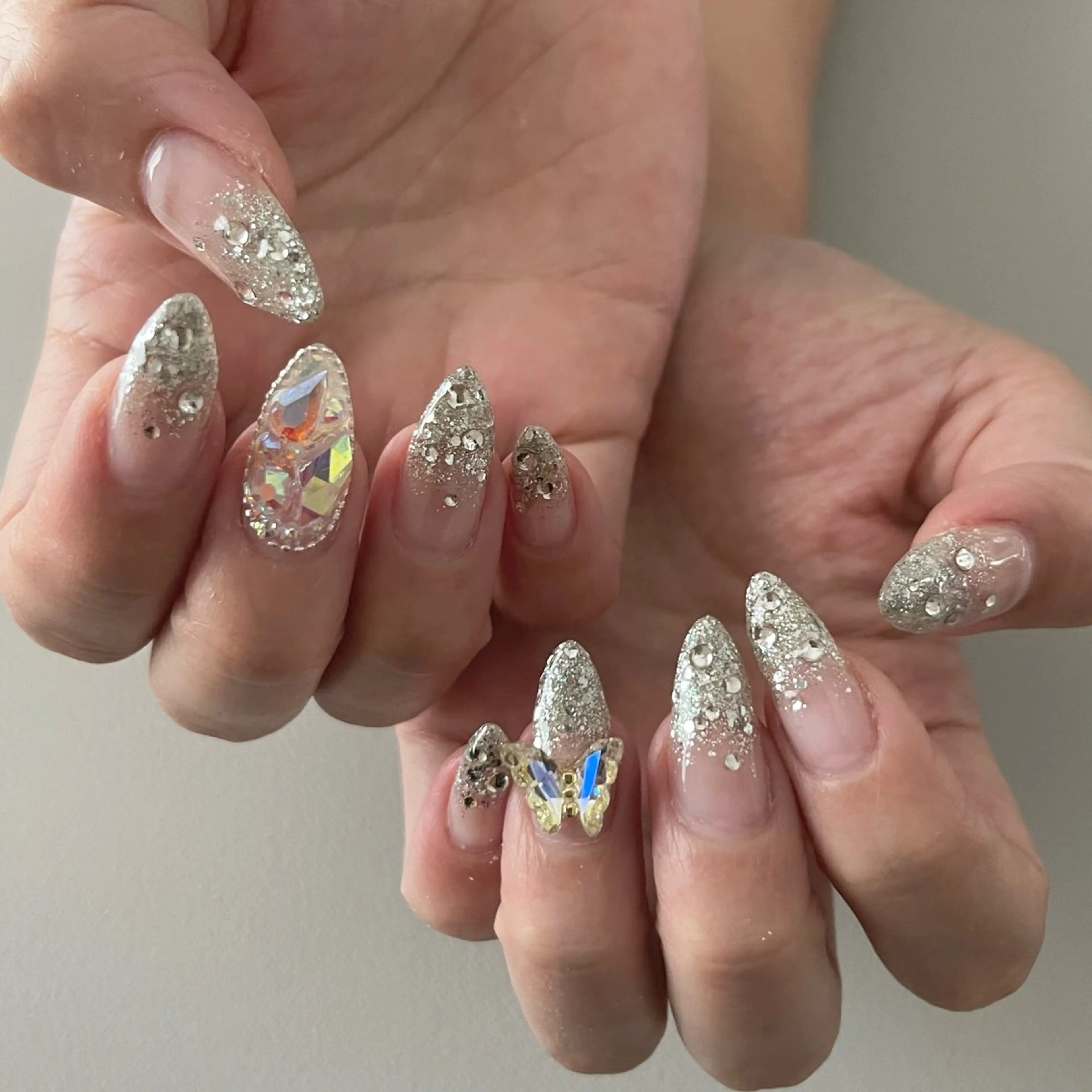 ネイル キラキラネイル ワンホンネイル Luccica nailのネイルデザイン