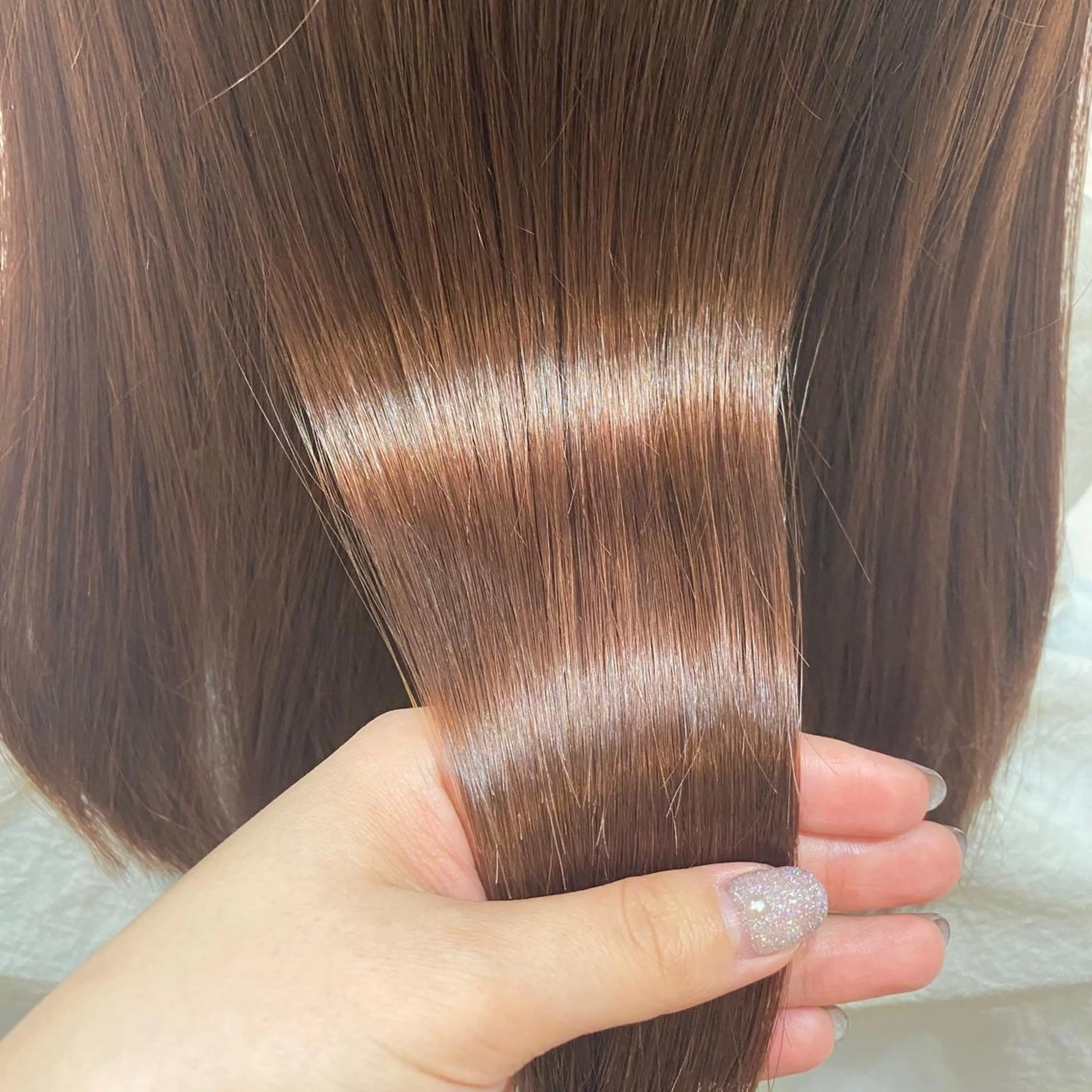 セミロング カラー カット ヘアカラー トリートメント 🫧透け感⋆艶髪💎 山口アヤカのヘアスタイル