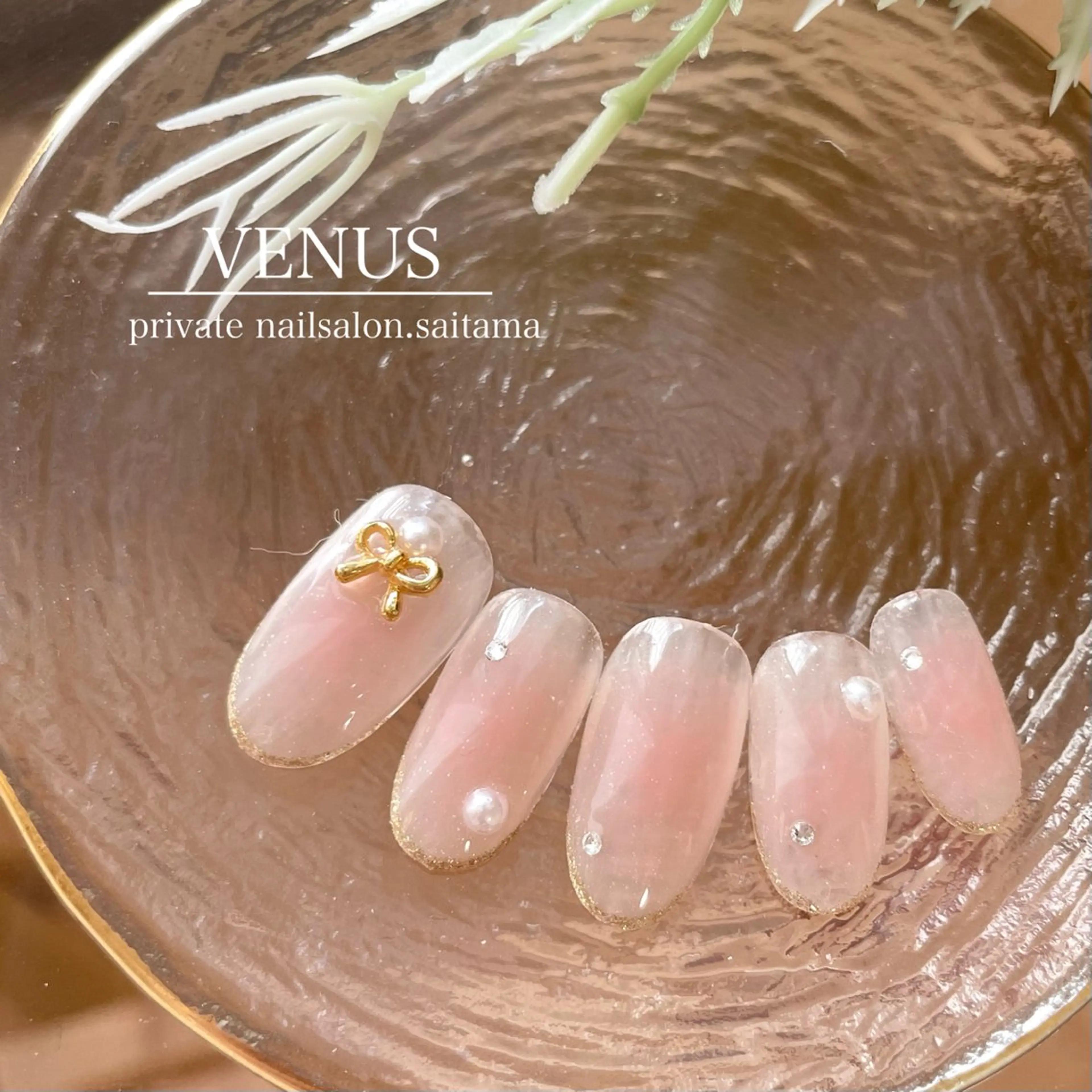 ネイル チークネイル ラメ(グリッター) リボン ハンドネイル nailsalon VENUSのネイルデザイン
