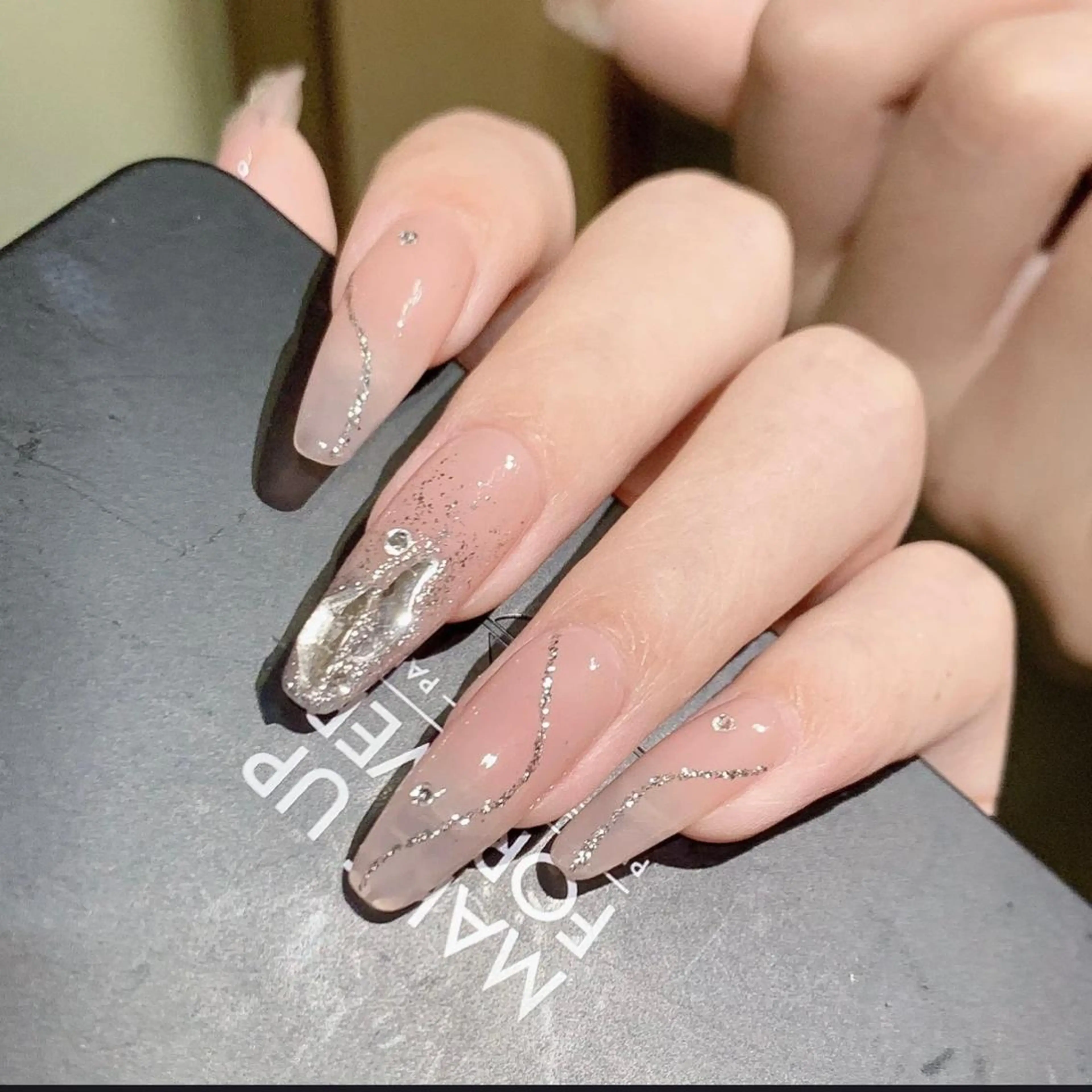 ネイル ハンドネイル Luna nail— kanaeのネイルデザイン