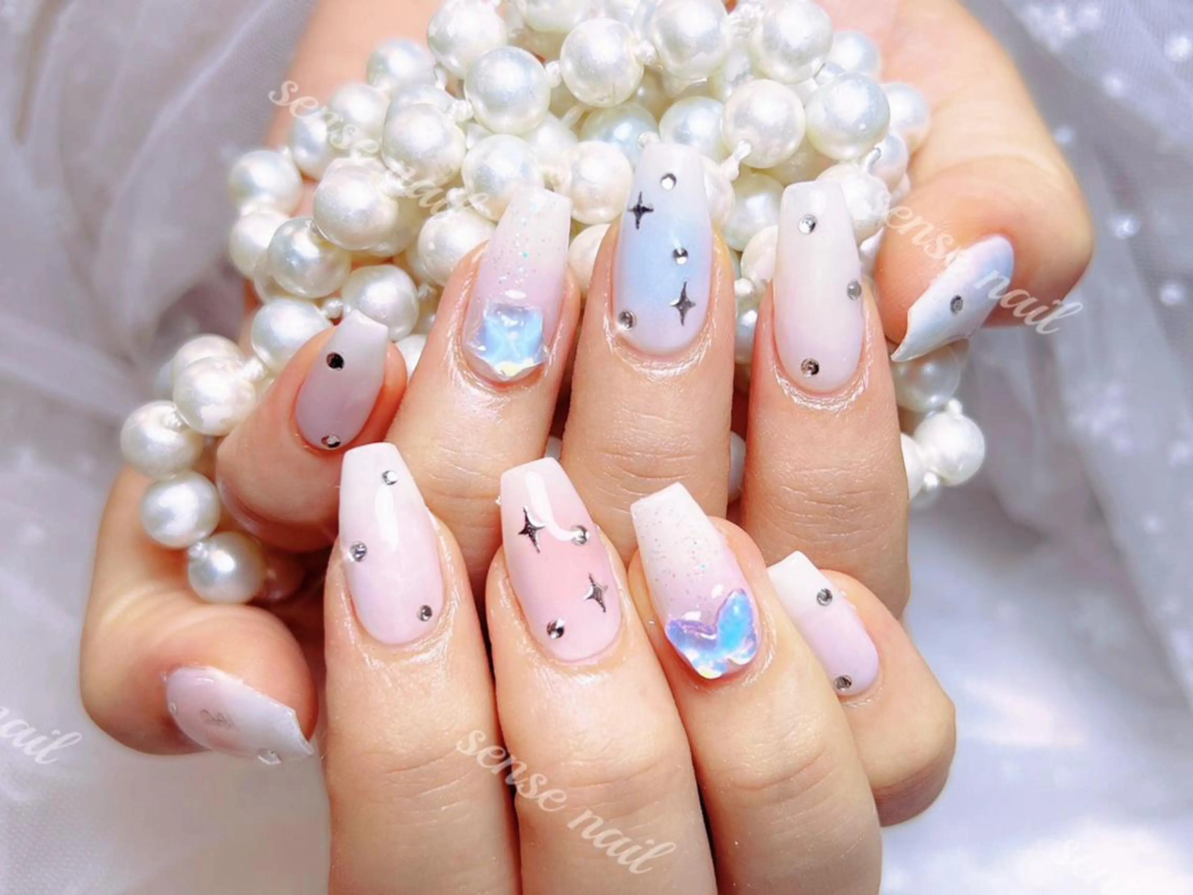 ネイル Queening 🦋のネイルデザイン