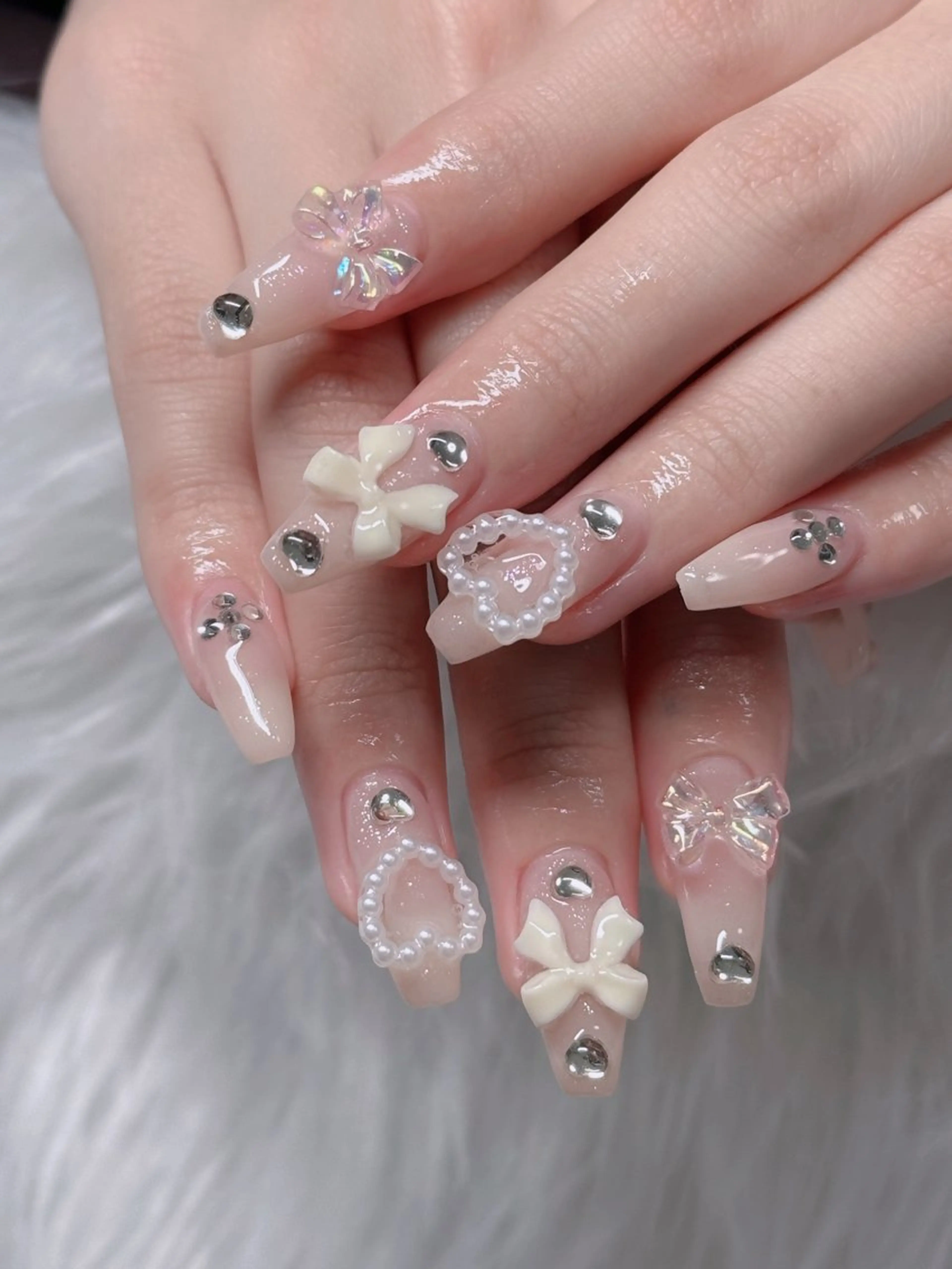 ネイル オーロラネイル フレンチネイル ジェルネイル ハロウィン キラキラネイル H.baby Nail Salon所属・H.baby Nail Salonのネイルデザイン