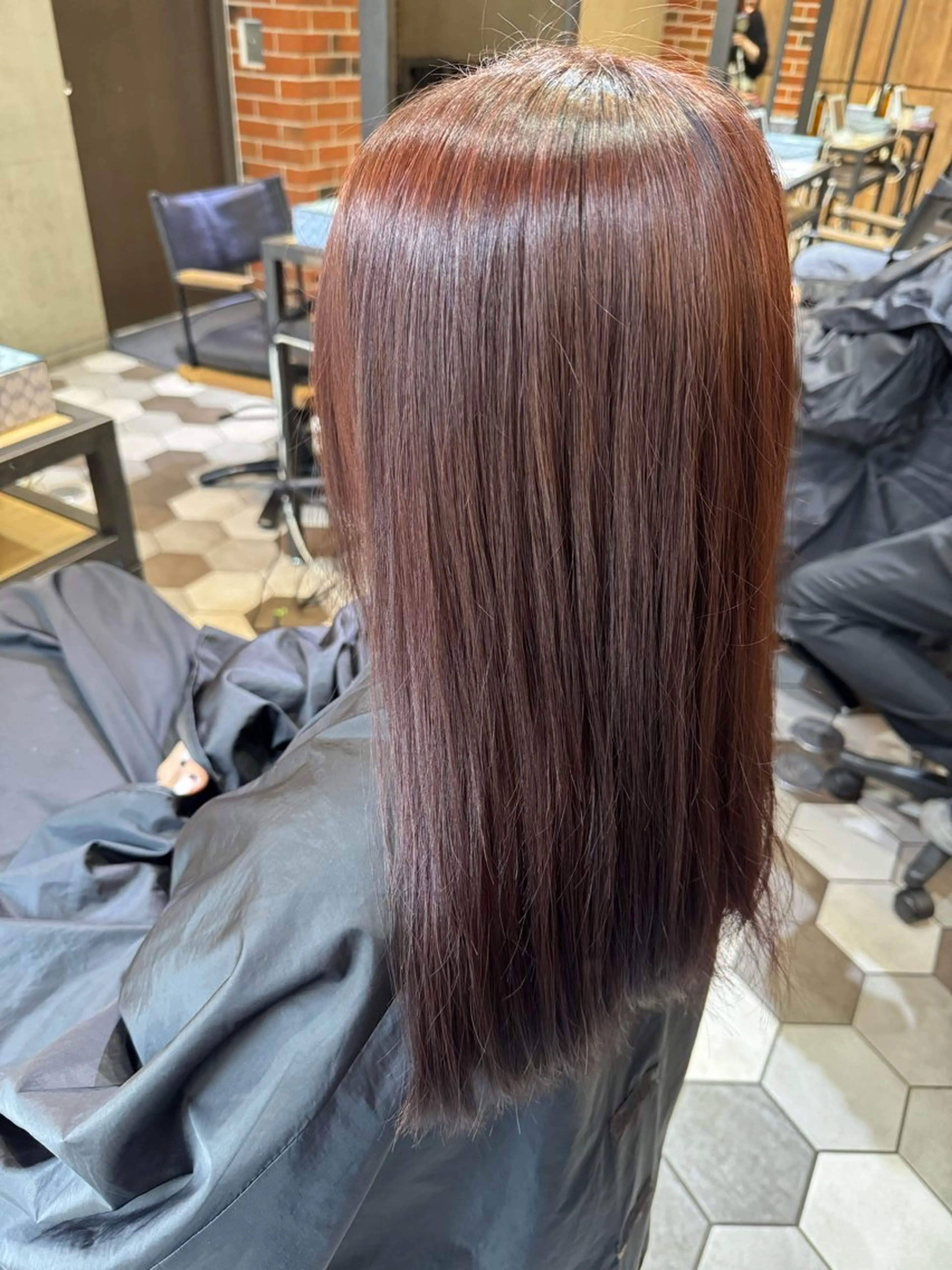 セミロング カラー 近藤 愛理のヘアスタイル