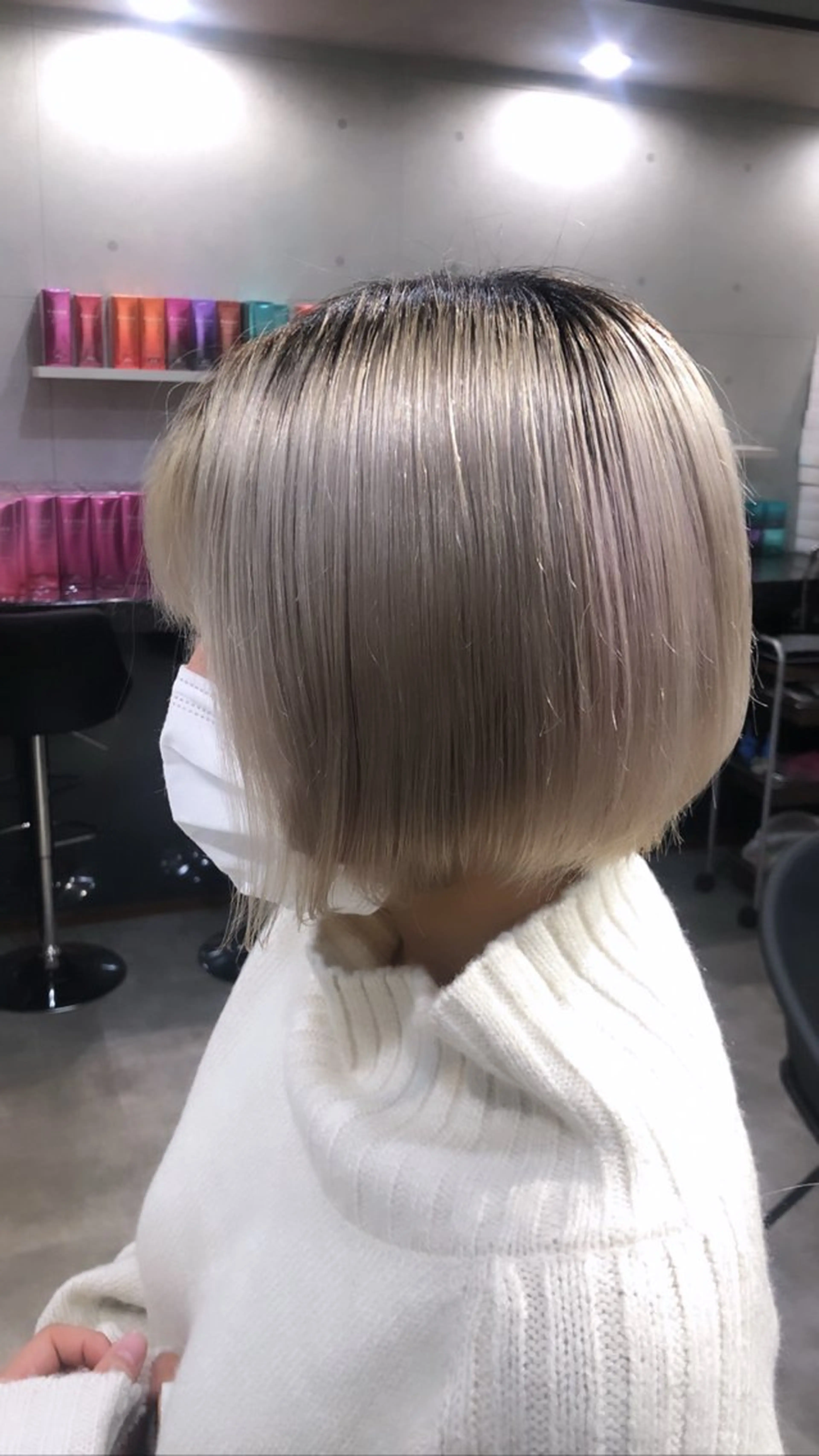 ショート ボブ くびれヘア くせ毛 切りっぱなしロブ 小顔カット カット ヘアカラー REVE所属・REVE 【外国人風カラー】のヘアスタイル