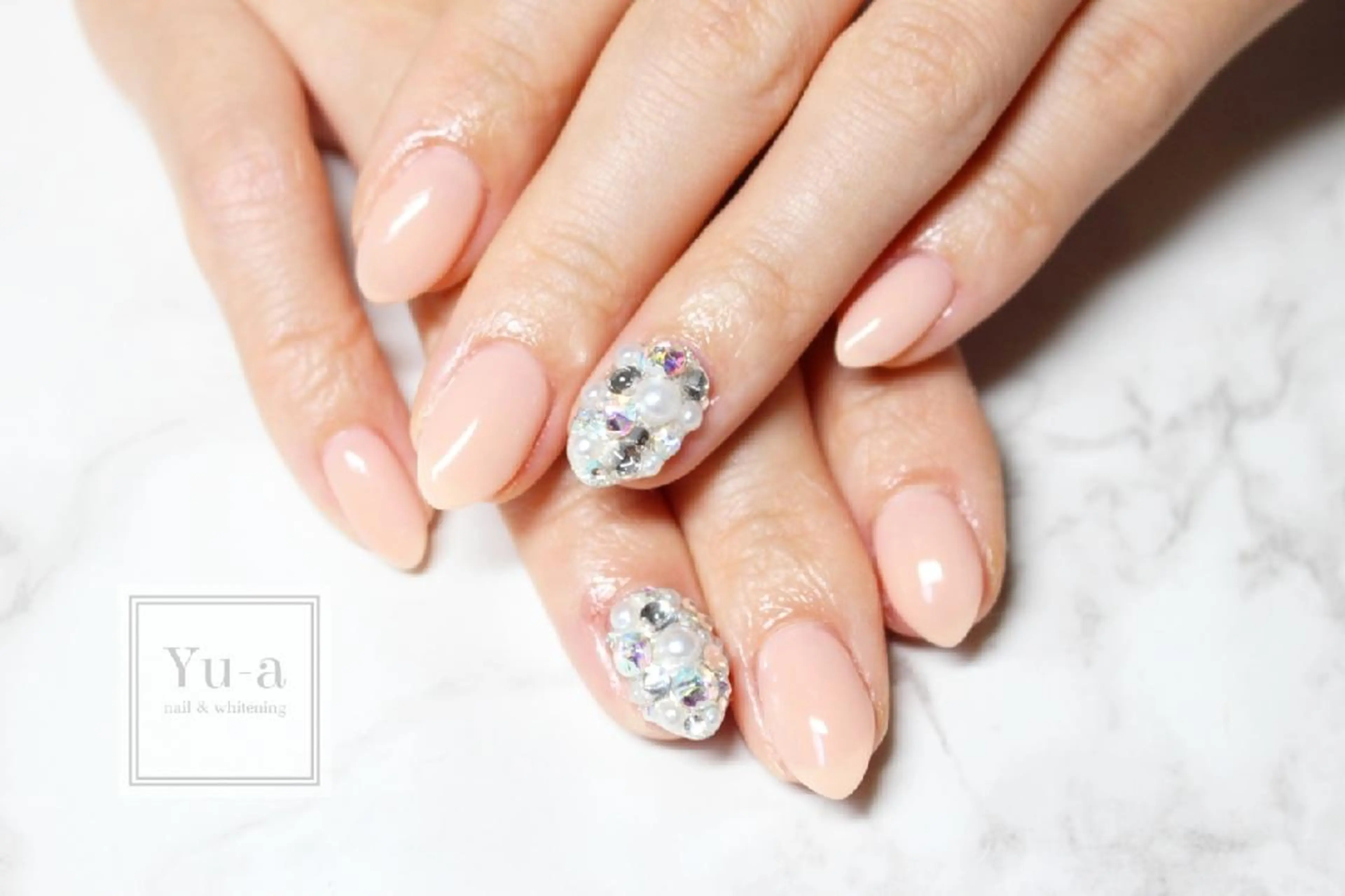 ネイル シンプルネイル ホワイト 冬ネイル yu-a☆  ネイル ＆ホワイトニングのネイルデザイン