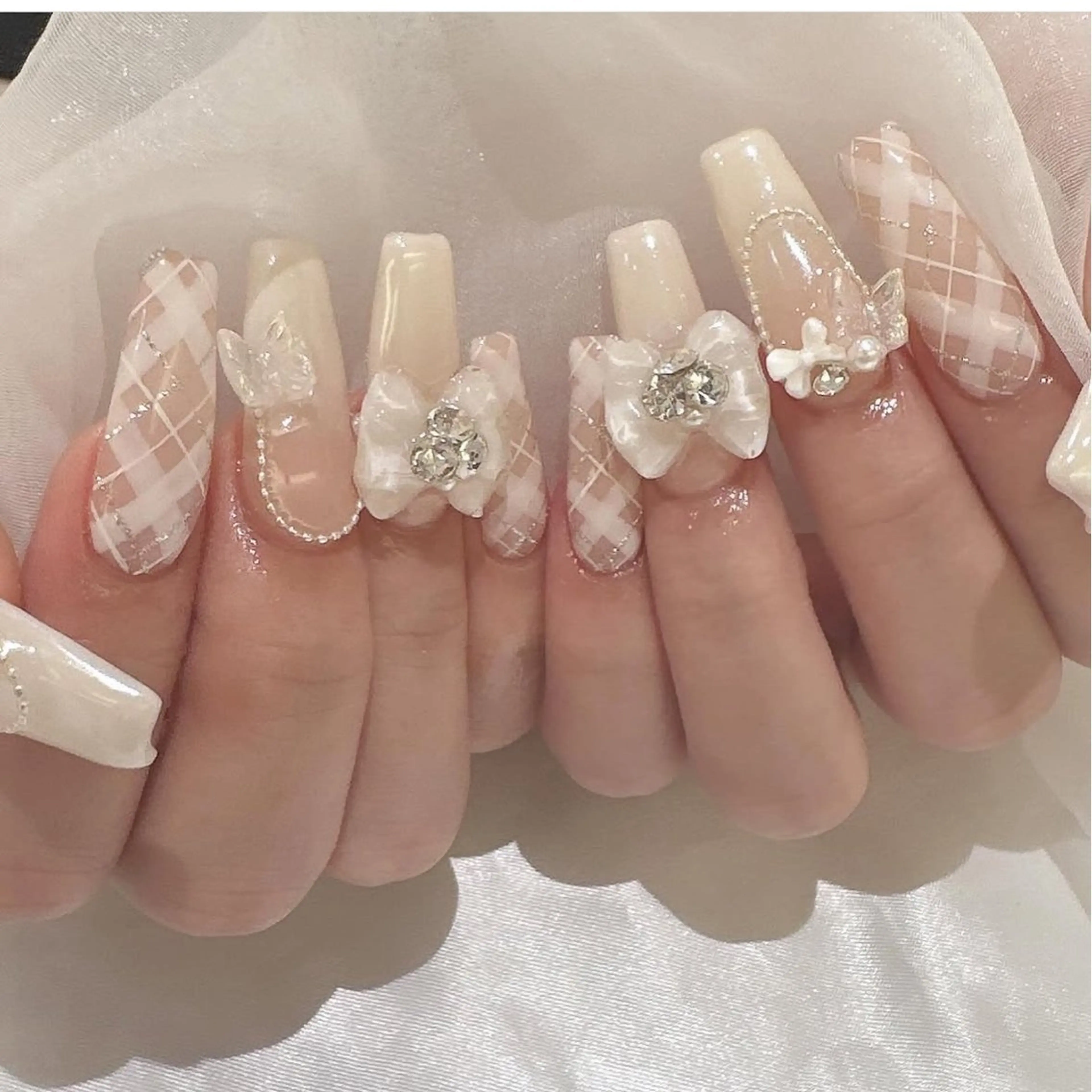 ネイル 長さ出し グラデーション キラキラネイル 韓国ネイル ラメ(グリッター) ハンドネイル ハンドケア Chisa Nail Studio所属・リ リのネイルデザイン