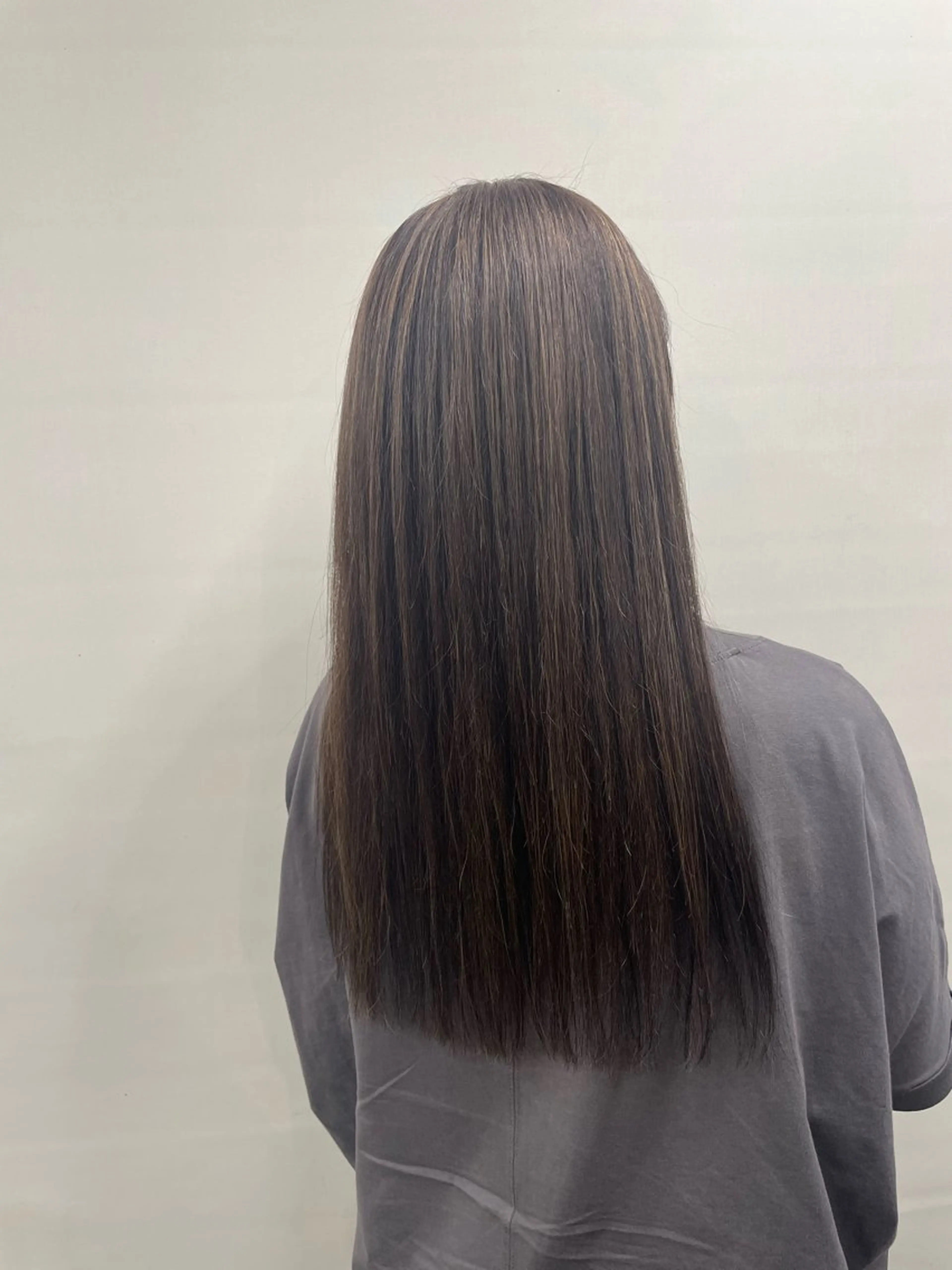 ロング ハイライト ヘアカラー 手塚 由佳のヘアスタイル
