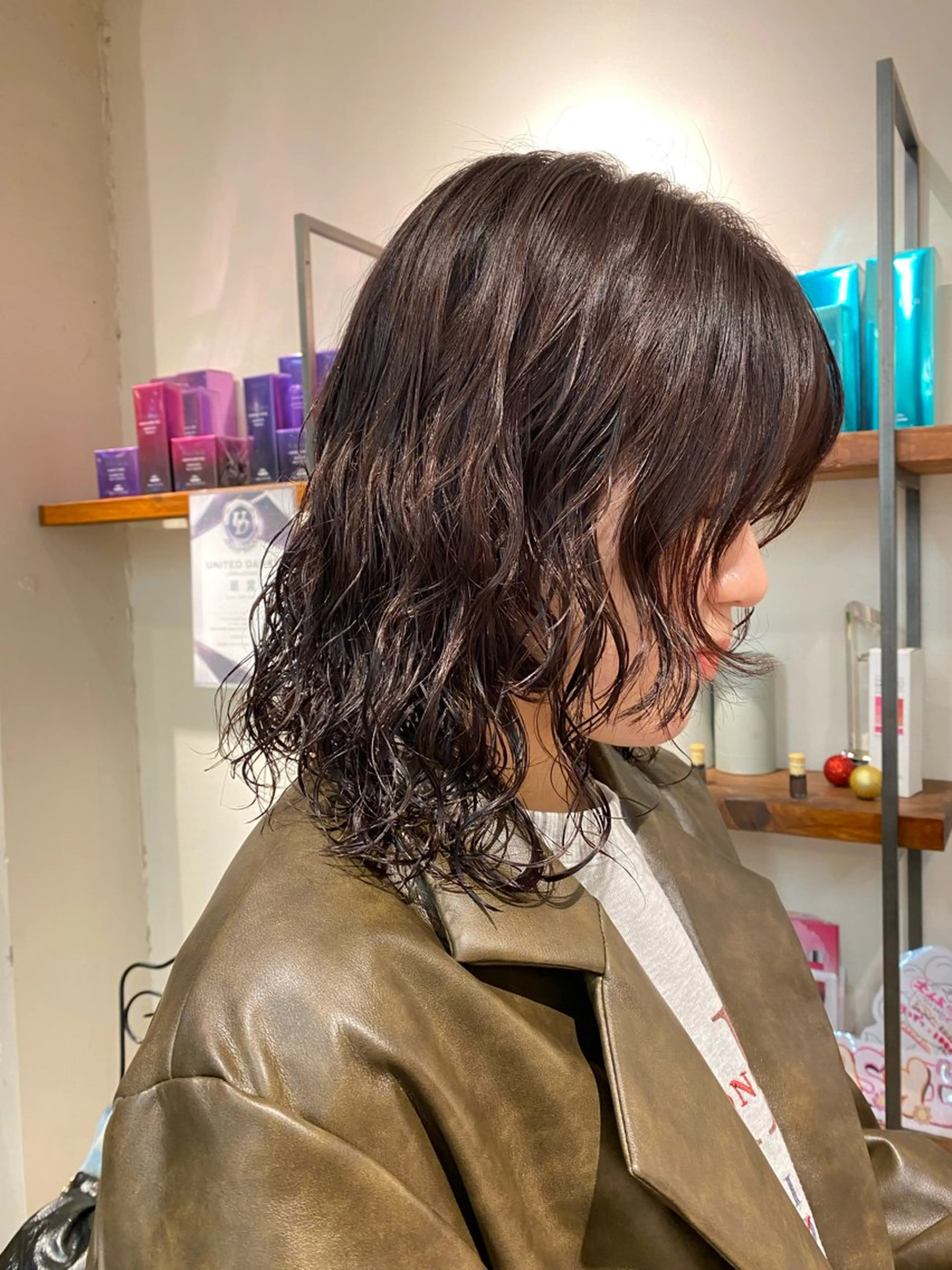 ミディアム カラー パーマ ミディアムパーマ ヘアカラー ナチュラルヘア🫧 ナナミのヘアスタイル