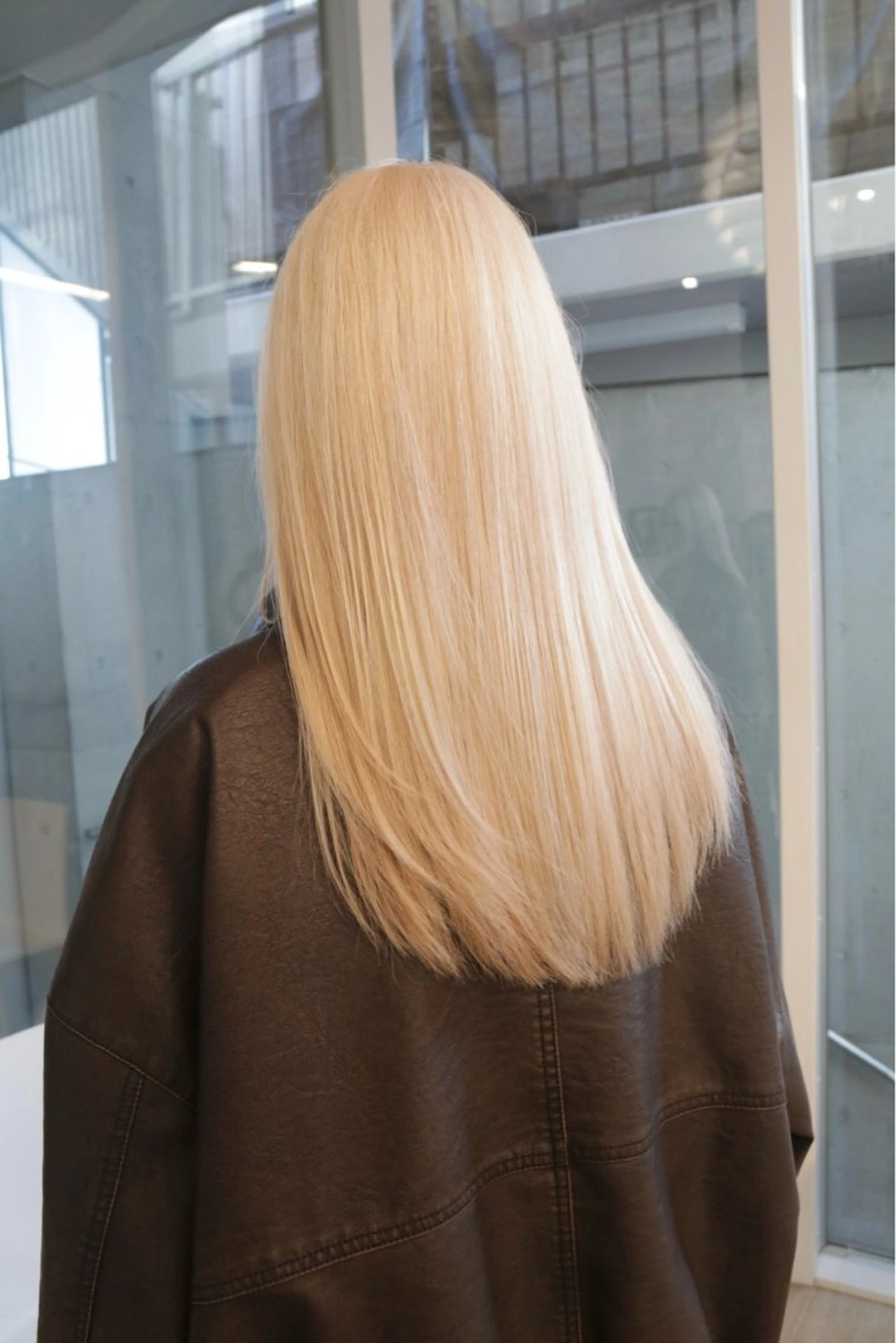 ロング カラー ブリーチ 抜きっぱなしブロンド ブロンド ホワイトブロンド レイヤーカットとハイ トーン/HIROKIのヘアスタイル