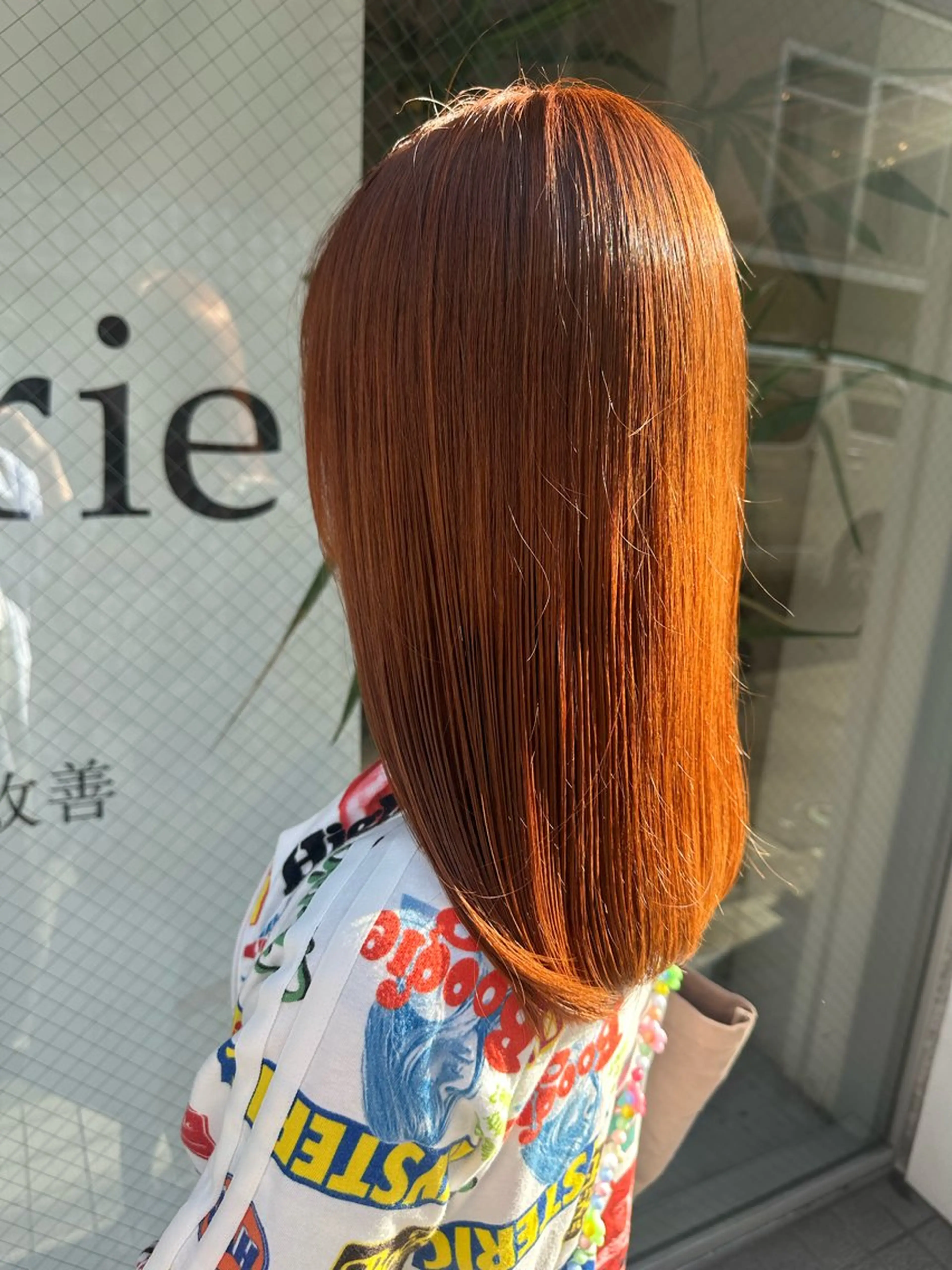 セミロング カラー ブリーチ ブリーチなしカラー オレンジ ヘアカラー トリートメント MAHO/透明感カラ ー/ツヤ髪のヘアスタイル