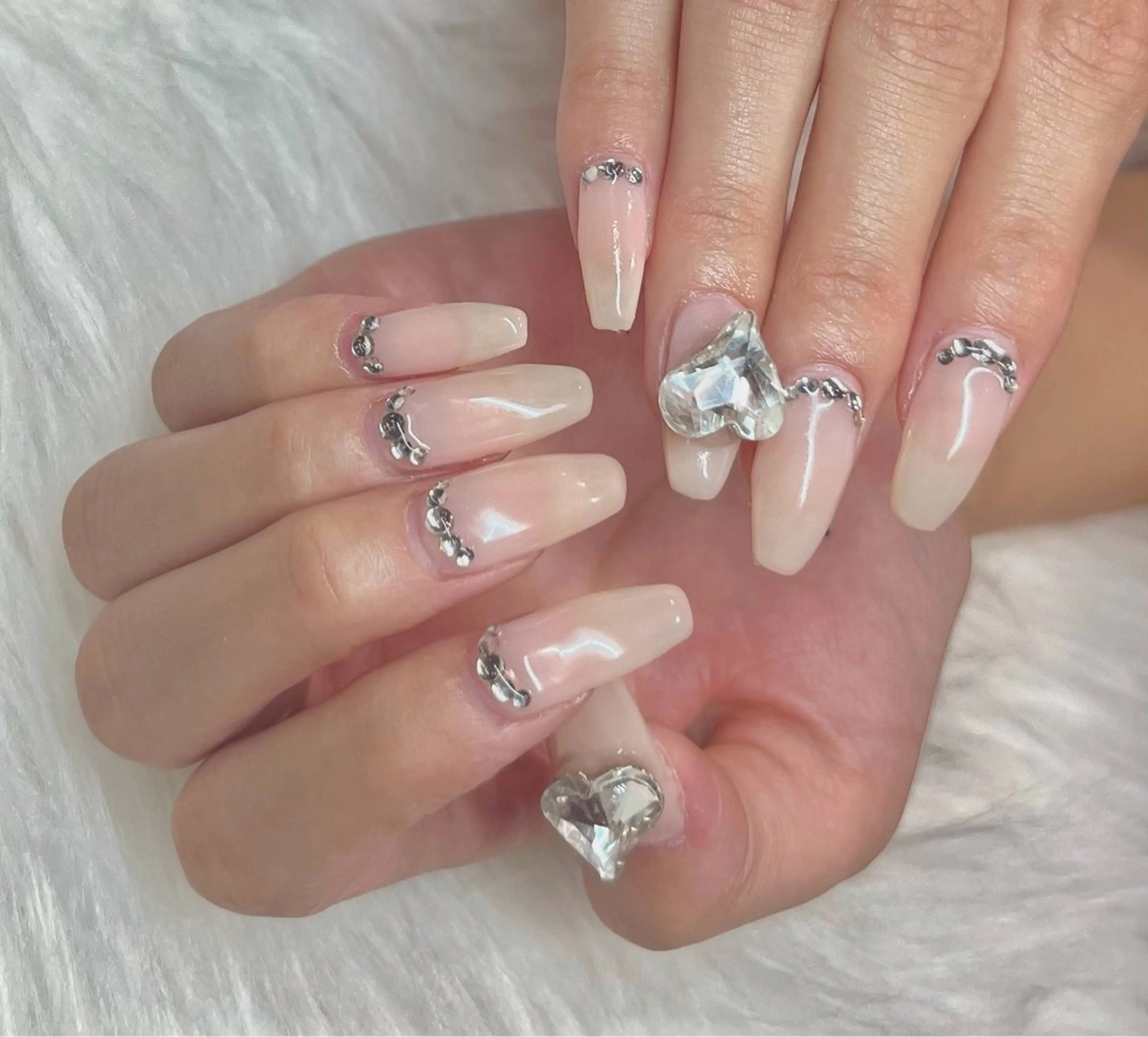 セミロング NAIL SALON FLOR所属・キラキラネイル/ 韓国ネイルMAKIのネイルデザイン
