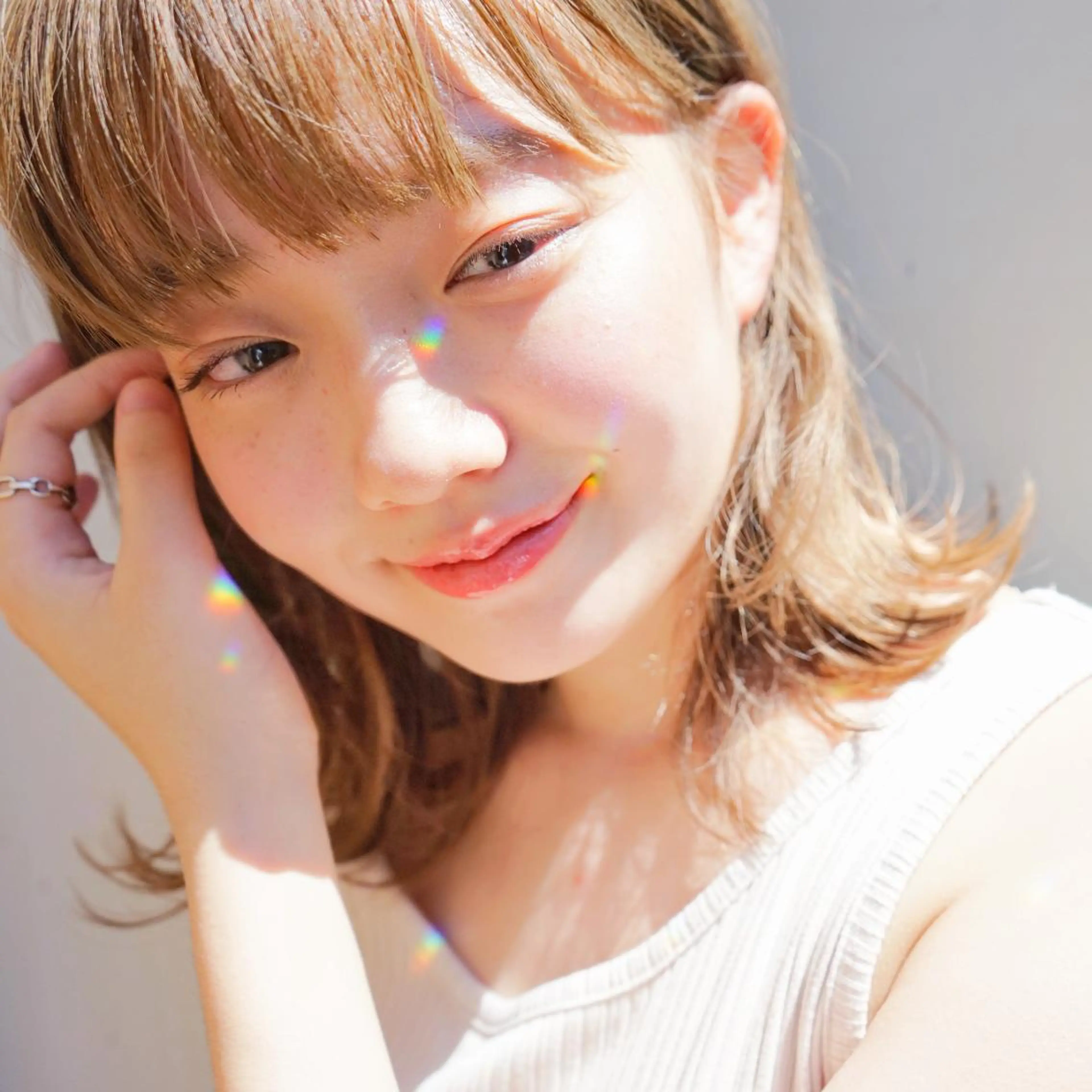 ミディアム カラー アッシュ デザインカラー グレージュ ハイトーンカラー ヘアカラー トリートメント ヘアケア特化型サロン newi 京橋のヘアスタイル