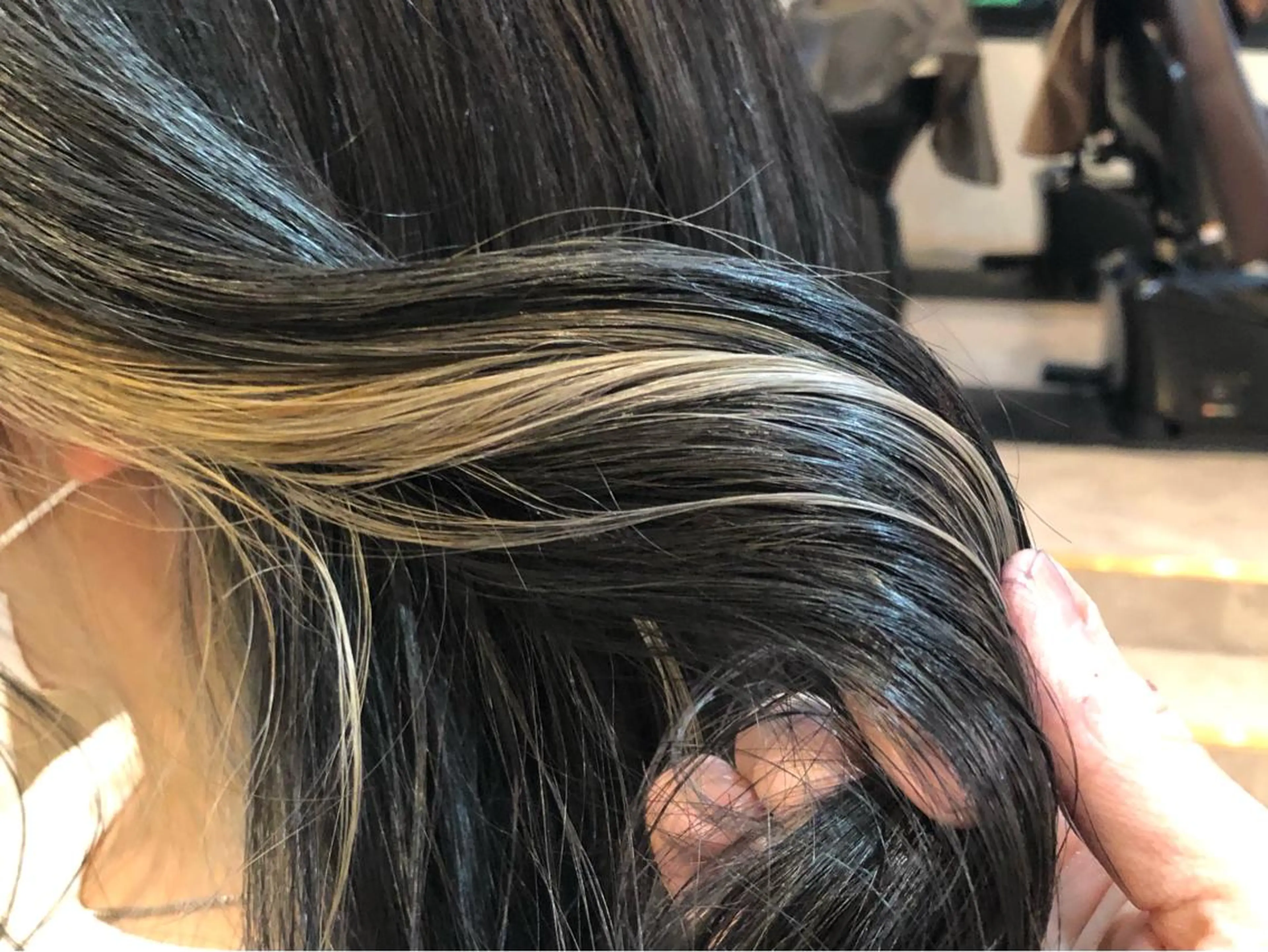 ミディアム カラー インナーカラー ヘアカラー 透け感カラー🫧 加納トモヒロのヘアスタイル